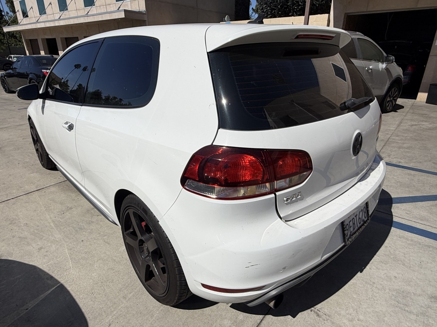 2010 White /Black Volkswagen GTI 2.0T Coupe PZEV (WVWFD7AJ9AW) with an 2.0L L4 DOHC 16V TURBO engine, Automatic transmission, located at 30 S. Berkeley Avenue, Pasadena, CA, 91107, (626) 248-7567, 34.145447, -118.109398 - Decoding VIN WVWFD7AJ9AW167549: Vehicle: 2010 Volkswagen Jetta SportWagen (2.5L 5-Cylinder) Country of Origin: Built in Germany (WVW manufacturer code) Body Style: 4-Door Station Wagon / SportWagen This is a great unit for your lot. European wagons like this 2.5L Jetta SportWagen hit tha- Photo#4