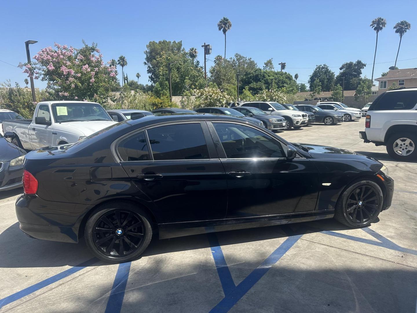 2011 Black Sapphire Metallic /BLACK BMW 3-Series leather (WBAPH5G57BN) with an Inline 6 engine, Automatic transmission, located at 30 S. Berkeley Avenue, Pasadena, CA, 91107, (626) 248-7567, 34.145447, -118.109398 - 2011 BMW 3-Series 328i SA SULEV – Black on Black Luxury with Premium Package | Buy Here Pay Here Pasadena Looking for a luxury sedan that delivers high performance, sleek design, and unmatched comfort—even if you have bad credit? Look no further than this 2011 BMW 3-Series 328i SA SULEV, now - Photo#4