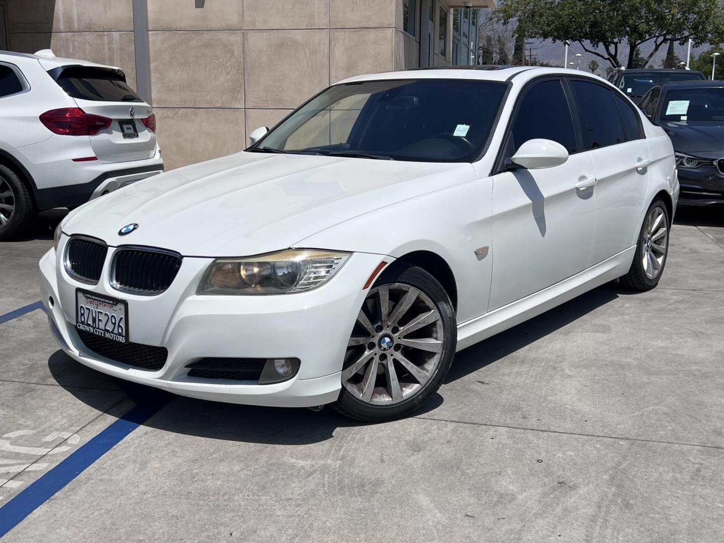 2011 White /Black BMW 3-Series 328i SA SULEV (WBAPH5G55BN) with an 3.0L L6 DOHC 24V engine, Automatic transmission, located at 30 S. Berkeley Avenue, Pasadena, CA, 91107, (626) 248-7567, 34.145447, -118.109398 - Buy Here Pay Here BMW 328i for Sale in Pasadena | 2011 BMW – $500 Down – No Credit Needed Looking to drive a luxury car but worried about your credit? At Crown City Motors in Pasadena, we specialize in helping people with bad credit, no credit, or past financial issues get approved with ease. - Photo#0