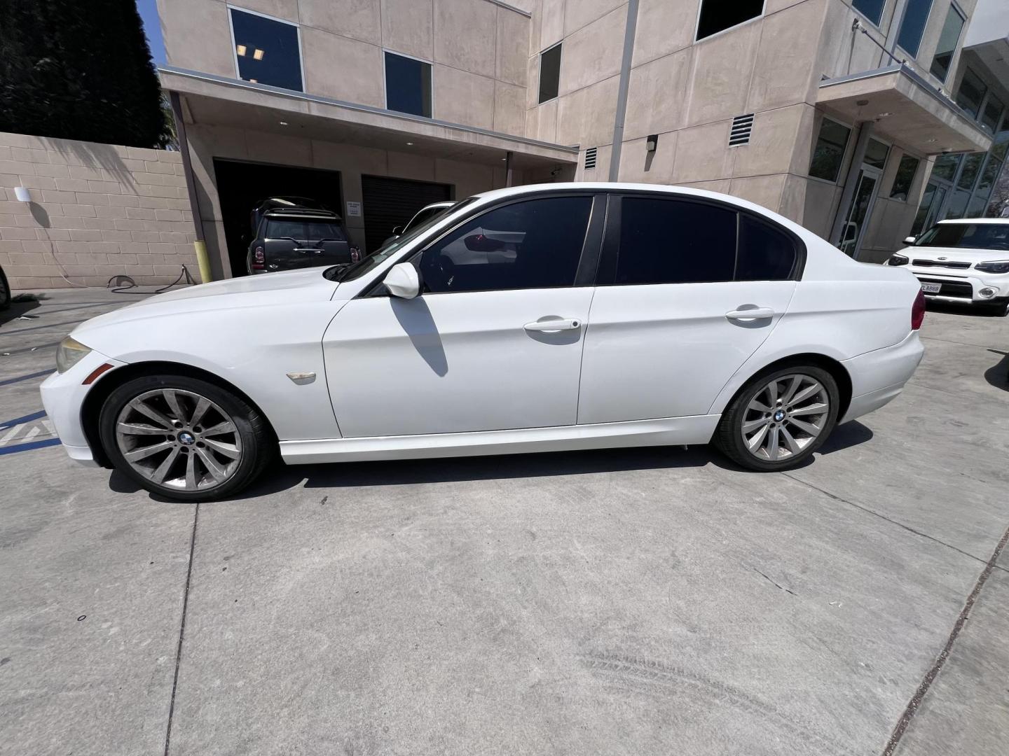 2011 White /Black BMW 3-Series 328i SA SULEV (WBAPH5G55BN) with an 3.0L L6 DOHC 24V engine, Automatic transmission, located at 30 S. Berkeley Avenue, Pasadena, CA, 91107, (626) 248-7567, 34.145447, -118.109398 - Buy Here Pay Here BMW 328i for Sale in Pasadena | 2011 BMW – $500 Down – No Credit Needed Looking to drive a luxury car but worried about your credit? At Crown City Motors in Pasadena, we specialize in helping people with bad credit, no credit, or past financial issues get approved with ease. - Photo#1