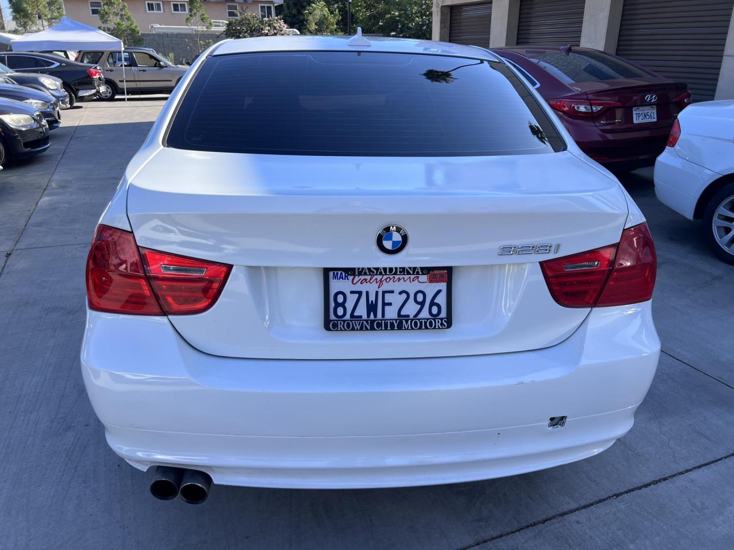 2011 White /Black BMW 3-Series 328i SA SULEV (WBAPH5G55BN) with an 3.0L L6 DOHC 24V engine, Automatic transmission, located at 30 S. Berkeley Avenue, Pasadena, CA, 91107, (626) 248-7567, 34.145447, -118.109398 - Buy Here Pay Here BMW 328i for Sale in Pasadena | 2011 BMW – $500 Down – No Credit Needed Looking to drive a luxury car but worried about your credit? At Crown City Motors in Pasadena, we specialize in helping people with bad credit, no credit, or past financial issues get approved with ease. - Photo#10