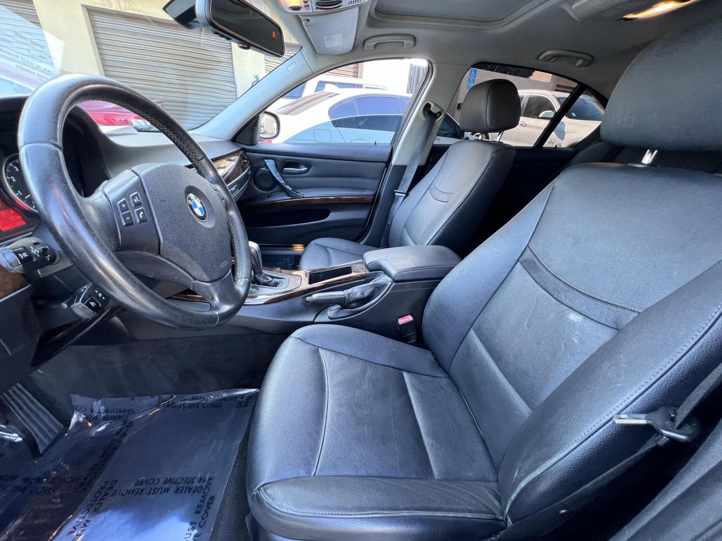 2011 White /Black BMW 3-Series 328i SA SULEV (WBAPH5G55BN) with an 3.0L L6 DOHC 24V engine, Automatic transmission, located at 30 S. Berkeley Avenue, Pasadena, CA, 91107, (626) 248-7567, 34.145447, -118.109398 - Buy Here Pay Here BMW 328i for Sale in Pasadena | 2011 BMW – $500 Down – No Credit Needed Looking to drive a luxury car but worried about your credit? At Crown City Motors in Pasadena, we specialize in helping people with bad credit, no credit, or past financial issues get approved with ease. - Photo#13