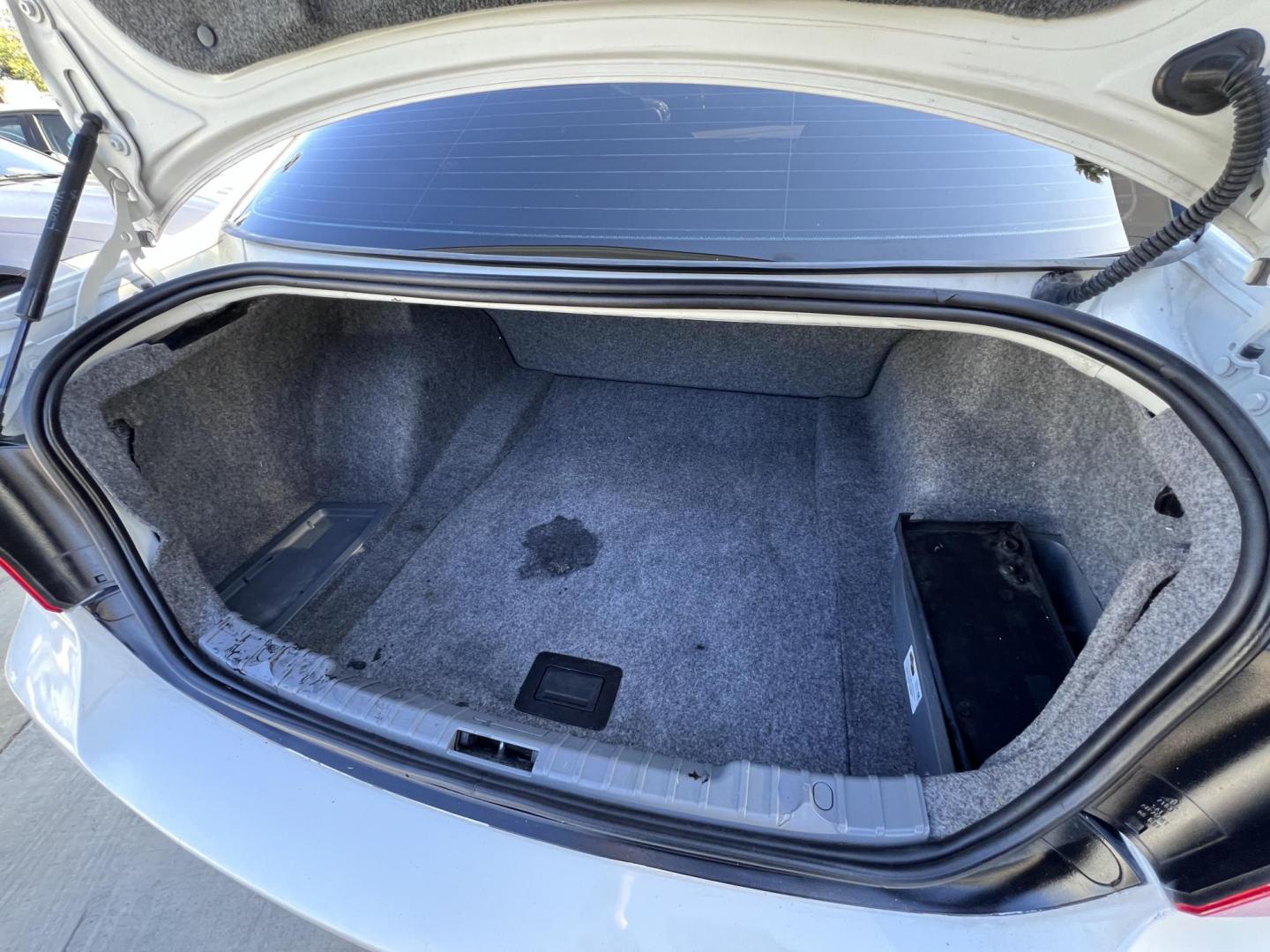 2011 White /Black BMW 3-Series 328i SA SULEV (WBAPH5G55BN) with an 3.0L L6 DOHC 24V engine, Automatic transmission, located at 30 S. Berkeley Avenue, Pasadena, CA, 91107, (626) 248-7567, 34.145447, -118.109398 - Buy Here Pay Here BMW 328i for Sale in Pasadena | 2011 BMW – $500 Down – No Credit Needed Looking to drive a luxury car but worried about your credit? At Crown City Motors in Pasadena, we specialize in helping people with bad credit, no credit, or past financial issues get approved with ease. - Photo#18