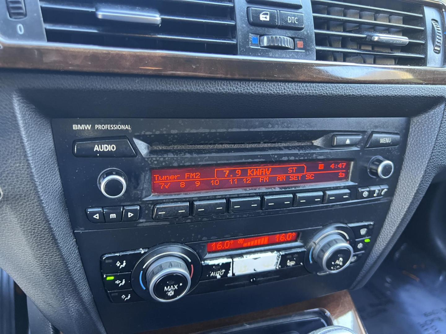 2011 White /Black BMW 3-Series 328i SA SULEV (WBAPH5G55BN) with an 3.0L L6 DOHC 24V engine, Automatic transmission, located at 30 S. Berkeley Avenue, Pasadena, CA, 91107, (626) 248-7567, 34.145447, -118.109398 - Buy Here Pay Here BMW 328i for Sale in Pasadena | 2011 BMW – $500 Down – No Credit Needed Looking to drive a luxury car but worried about your credit? At Crown City Motors in Pasadena, we specialize in helping people with bad credit, no credit, or past financial issues get approved with ease. - Photo#24