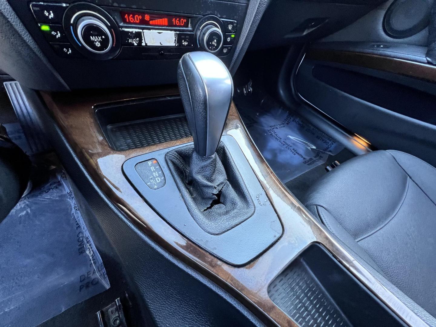 2011 White /Black BMW 3-Series 328i SA SULEV (WBAPH5G55BN) with an 3.0L L6 DOHC 24V engine, Automatic transmission, located at 30 S. Berkeley Avenue, Pasadena, CA, 91107, (626) 248-7567, 34.145447, -118.109398 - Buy Here Pay Here BMW 328i for Sale in Pasadena | 2011 BMW – $500 Down – No Credit Needed Looking to drive a luxury car but worried about your credit? At Crown City Motors in Pasadena, we specialize in helping people with bad credit, no credit, or past financial issues get approved with ease. - Photo#25