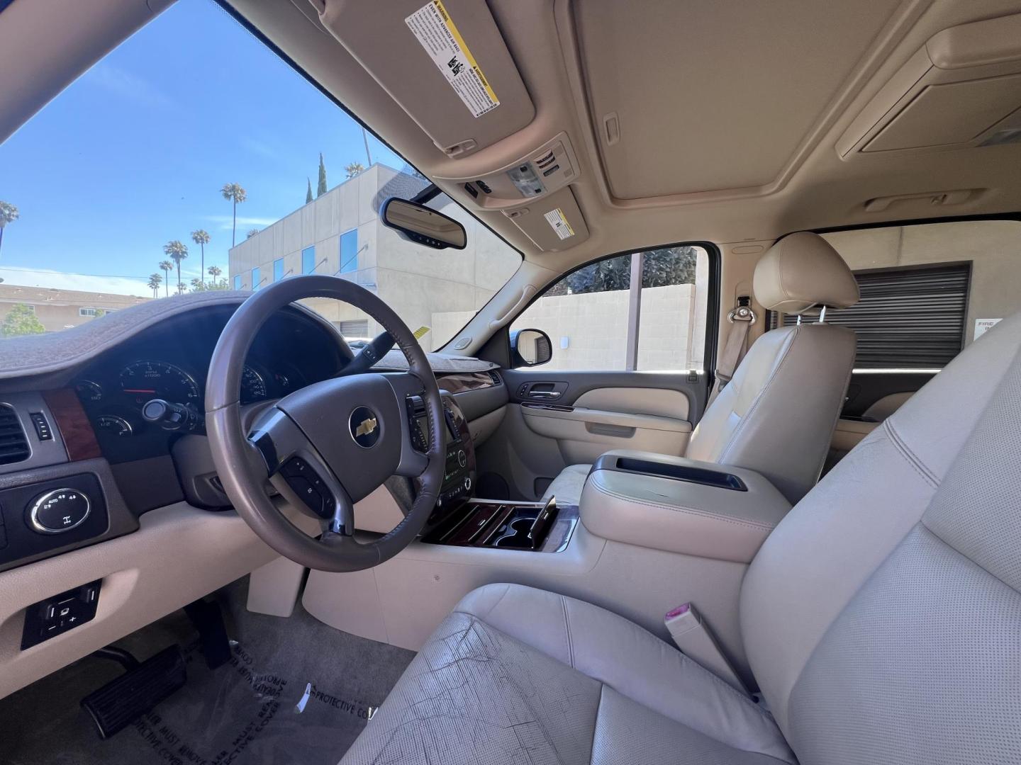 2011 Silver Metallic /Tan Chevrolet Suburban LTZ 1500 4WD (1GNSKKE31BR) with an 5.3L V8 OHV 16V FFV engine, 4-Speed Automatic transmission, located at 30 S. Berkeley Avenue, Pasadena, CA, 91107, (626) 248-7567, 34.145447, -118.109398 - 2011 Chevrolet Suburban LT 4WD – 3rd Row – $995 Down – Buy Here Pay Here – Bad Credit OK – Crown City Motors – Pasadena, CA Looking for a full-size SUV that offers unmatched space, power, and versatility? Look no further than this 2011 Chevrolet Suburban LT 4WD, now available at Crown - Photo#22