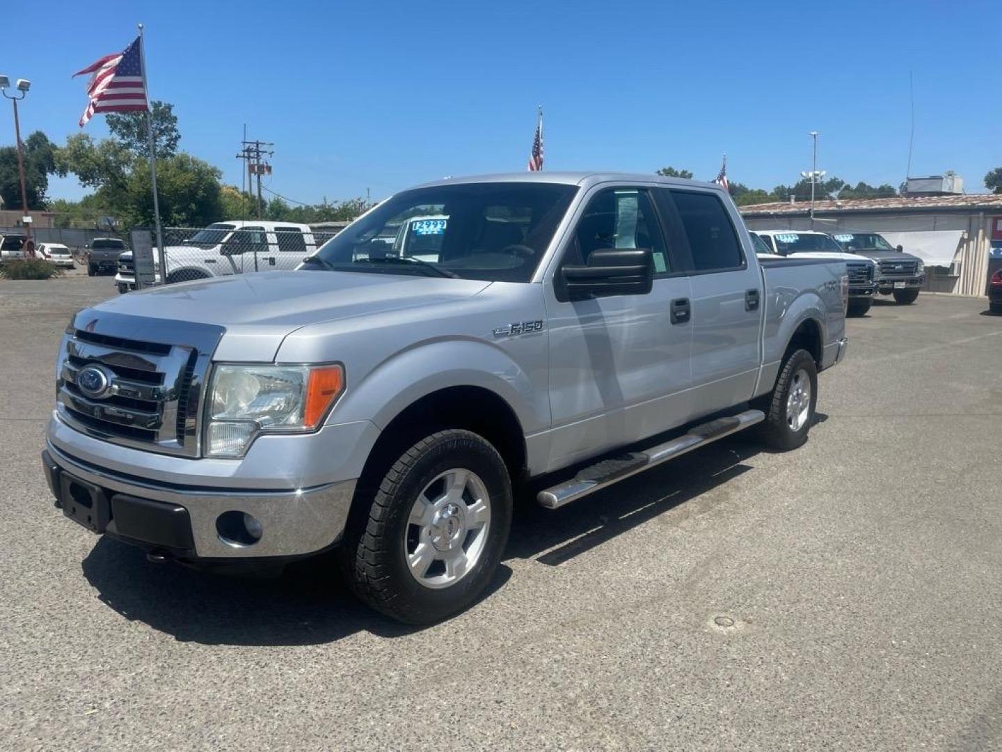 2011 Ingot Silver Metallic Ford F-150 XLT (1FTFW1EF4BK) with an 5.0L 5.0L Flex Fuel V8 360hp 380ft. lbs. Sequential Multiport Fuel Injection engine, 6-Speed Automatic transmission, located at 800 Riverside Ave, Roseville, CA, 95678, 916-773-4549 & Toll Free: 866-719-4393, 38.732265, -121.291039 - SUPERCREW 4X4 LOW MILES SERVICE RECORDS ON CLEAN CARFAX - Photo#0