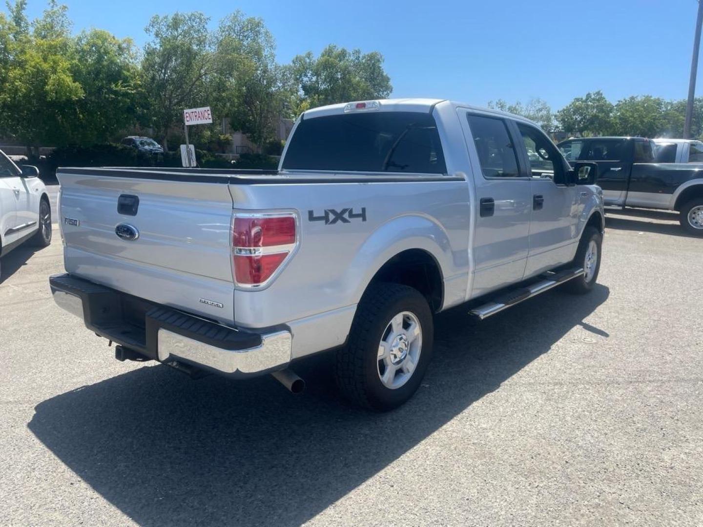 2011 Ingot Silver Metallic Ford F-150 XLT (1FTFW1EF4BK) with an 5.0L 5.0L Flex Fuel V8 360hp 380ft. lbs. Sequential Multiport Fuel Injection engine, 6-Speed Automatic transmission, located at 800 Riverside Ave, Roseville, CA, 95678, 916-773-4549 & Toll Free: 866-719-4393, 38.732265, -121.291039 - SUPERCREW 4X4 LOW MILES SERVICE RECORDS ON CLEAN CARFAX - Photo#3
