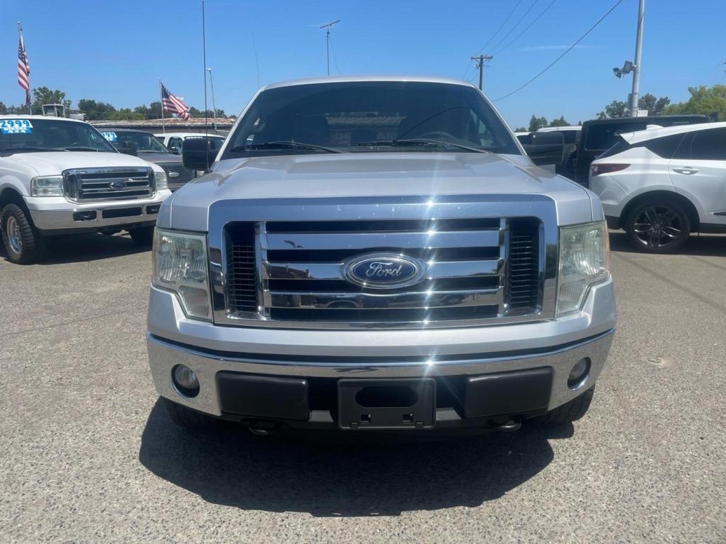 2011 Ingot Silver Metallic Ford F-150 XLT (1FTFW1EF4BK) with an 5.0L 5.0L Flex Fuel V8 360hp 380ft. lbs. Sequential Multiport Fuel Injection engine, 6-Speed Automatic transmission, located at 800 Riverside Ave, Roseville, CA, 95678, 916-773-4549 & Toll Free: 866-719-4393, 38.732265, -121.291039 - SUPERCREW 4X4 LOW MILES SERVICE RECORDS ON CLEAN CARFAX - Photo#6
