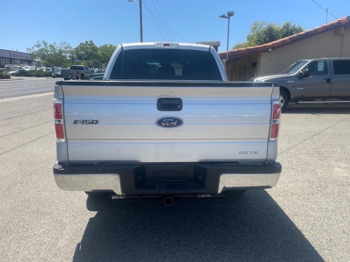 2011 Ingot Silver Metallic Ford F-150 XLT (1FTFW1EF4BK) with an 5.0L 5.0L Flex Fuel V8 360hp 380ft. lbs. Sequential Multiport Fuel Injection engine, 6-Speed Automatic transmission, located at 800 Riverside Ave, Roseville, CA, 95678, 916-773-4549 & Toll Free: 866-719-4393, 38.732265, -121.291039 - SUPERCREW 4X4 LOW MILES SERVICE RECORDS ON CLEAN CARFAX - Photo#7