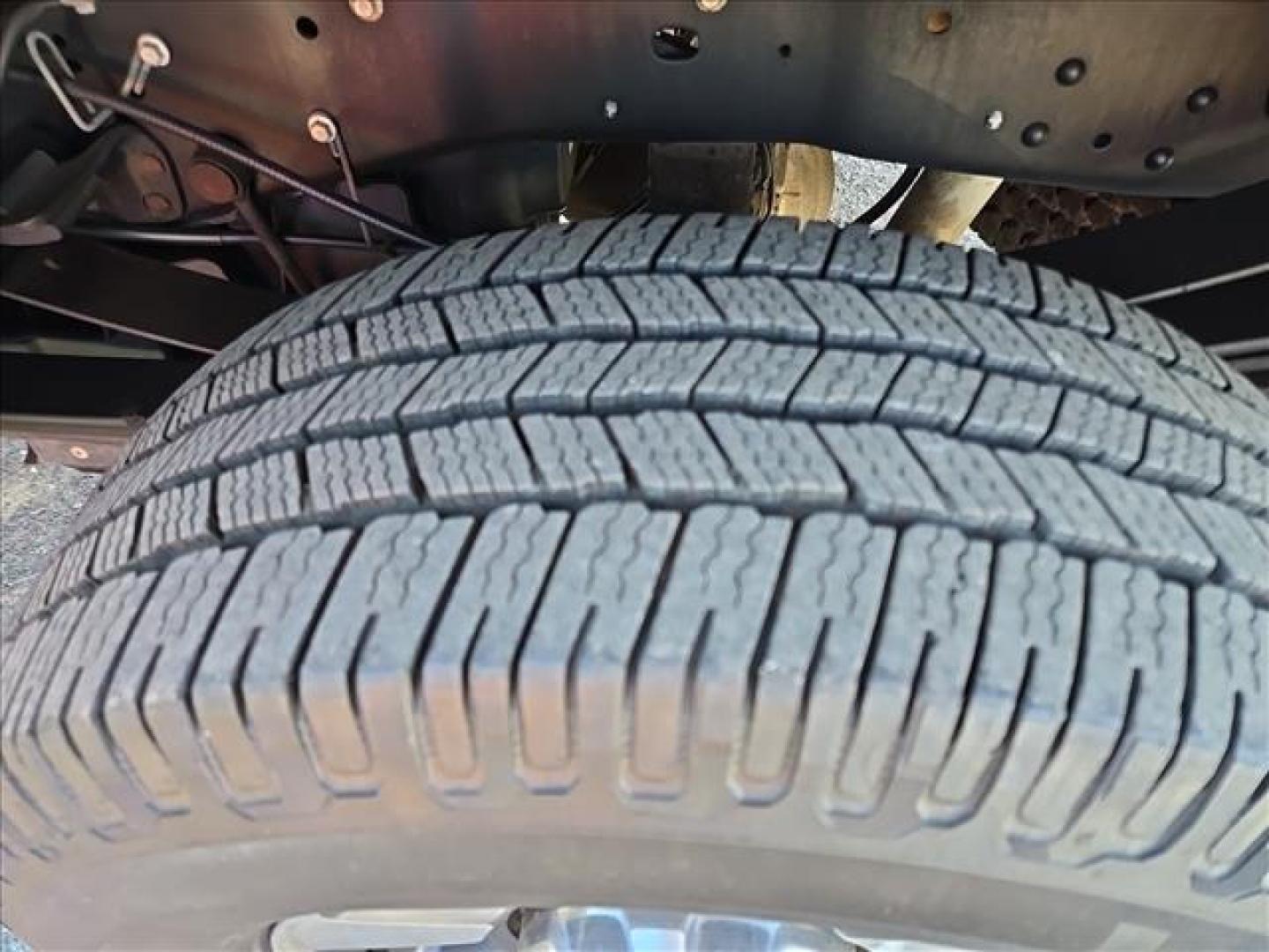 2011 Sterling Grey Metallic Ford F-250 Super Duty Lariat (1FT7W2BT1BE) with an 6.7L Power Stroke 6.7L Biodiesel Turbo V8 400hp 800ft. lbs. Common Rail Direct Injection engine, 6-Speed Shiftable Automatic transmission, located at 800 Riverside Ave, Roseville, CA, 95678, 916-773-4549 & Toll Free: 866-719-4393, 38.732265, -121.291039 - DIESEL CREW CAB 4X4 FX4 LARIAT ONE OWNER LOW MILES - Photo#7