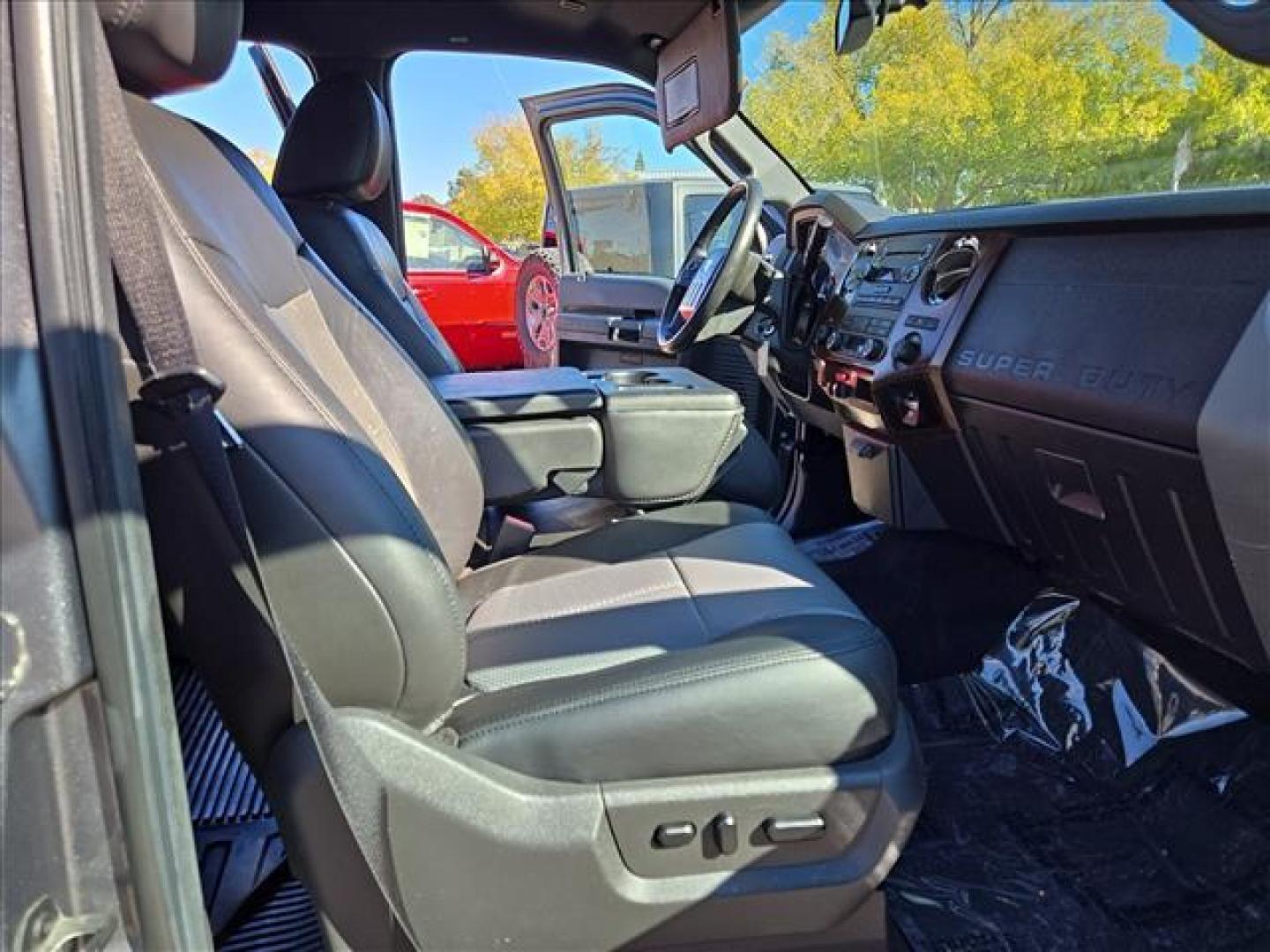 2011 Sterling Grey Metallic Ford F-250 Super Duty Lariat (1FT7W2BT1BE) with an 6.7L Power Stroke 6.7L Biodiesel Turbo V8 400hp 800ft. lbs. Common Rail Direct Injection engine, 6-Speed Shiftable Automatic transmission, located at 800 Riverside Ave, Roseville, CA, 95678, 916-773-4549 & Toll Free: 866-719-4393, 38.732265, -121.291039 - DIESEL CREW CAB 4X4 FX4 LARIAT ONE OWNER LOW MILES - Photo#15