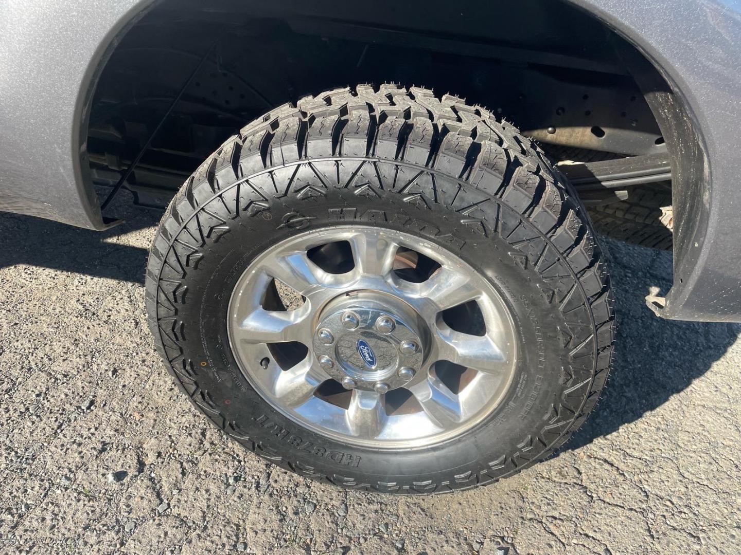 2011 Sterling Grey Metallic Ford F-250 Super Duty Lariat (1FT7W2BT3BE) with an 6.7L Power Stroke 6.7L Biodiesel Turbo V8 400hp 800ft. lbs. Common Rail Direct Injection engine, 6-Speed Shiftable Automatic transmission, located at 800 Riverside Ave, Roseville, CA, 95678, 916-773-4549 & Toll Free: 866-719-4393, 38.732265, -121.291039 - DIESEL CREW CAB 4X4 FX4 NEW TIRES SERVICE RECORDS - Photo#5