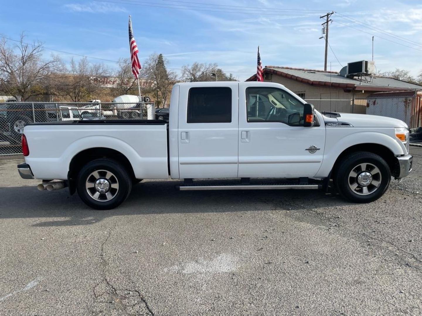 2011 Oxford White Ford F-250 Super Duty Lariat (1FT7W2AT2BE) with an 6.7L Power Stroke 6.7L Biodiesel Turbo V8 400hp 800ft. lbs. Common Rail Direct Injection engine, 6-Speed Shiftable Automatic transmission, located at 800 Riverside Ave, Roseville, CA, 95678, 916-773-4549 & Toll Free: 866-719-4393, 38.732265, -121.291039 - DIESEL CREW CAB LARIAT LOW MILES - Photo#5