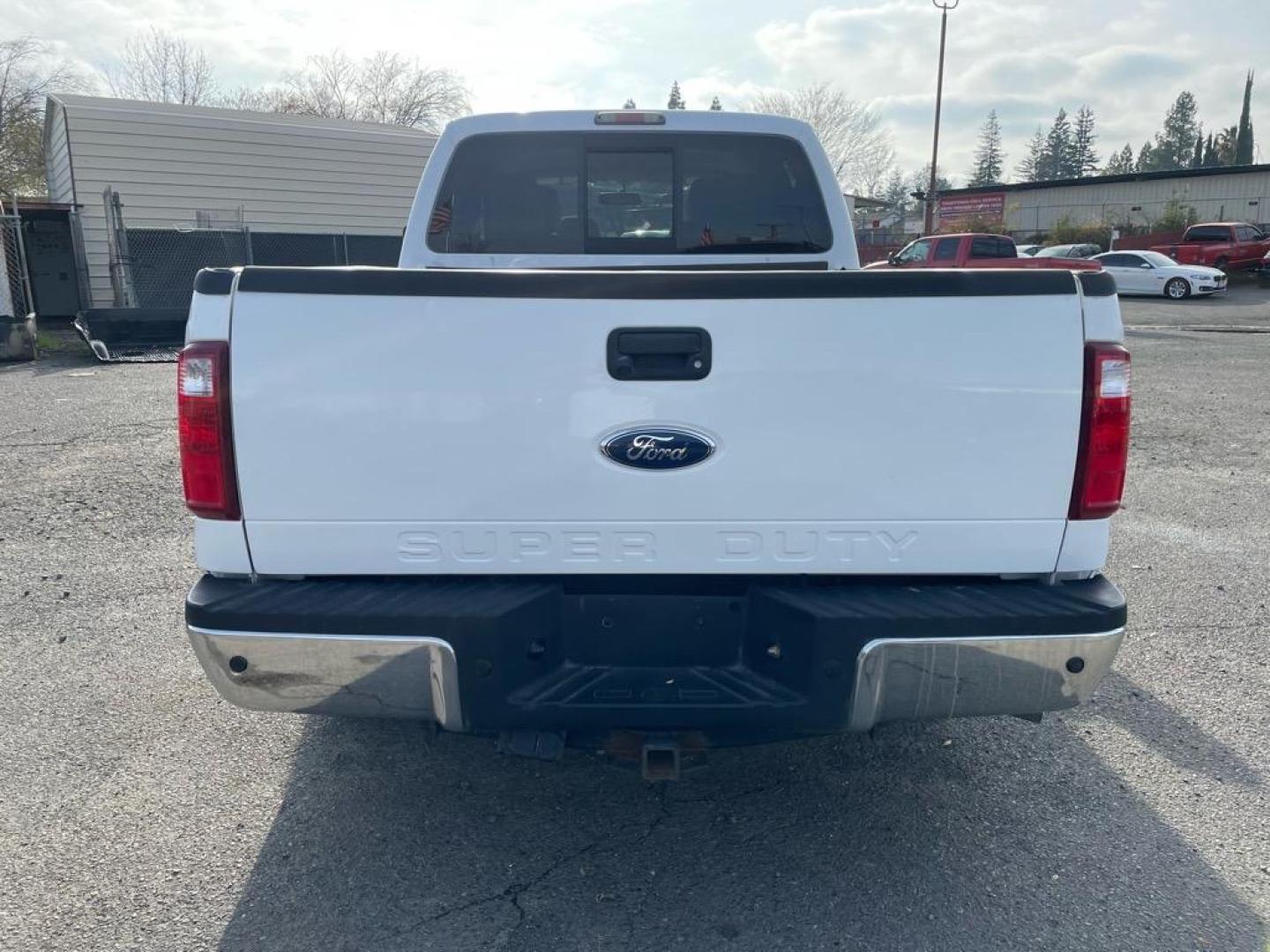 2011 Oxford White Ford F-250 Super Duty Lariat (1FT7W2AT2BE) with an 6.7L Power Stroke 6.7L Biodiesel Turbo V8 400hp 800ft. lbs. Common Rail Direct Injection engine, 6-Speed Shiftable Automatic transmission, located at 800 Riverside Ave, Roseville, CA, 95678, 916-773-4549 & Toll Free: 866-719-4393, 38.732265, -121.291039 - DIESEL CREW CAB LARIAT LOW MILES - Photo#8