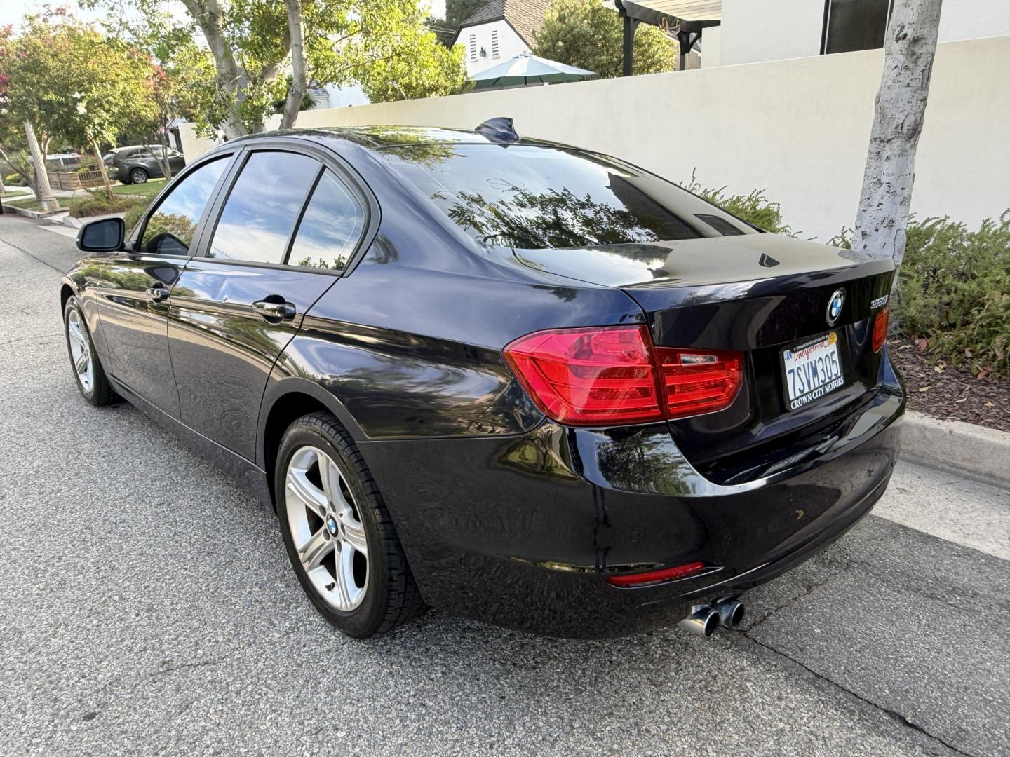 2012 Imperial Blue Metallic /Black BMW 3-Series 328i Sedan (WBA3A5G52CN) with an 2.0L L4 DOHC 16V engine, located at 30 S. Berkeley Avenue, Pasadena, CA, 91107, (626) 248-7567, 34.145447, -118.109398 - DEALER IDENTIFIER: Crown City Motors Sales | Buy Here Pay Here Pasadena TARGET REGIONS: Pasadena, San Gabriel Valley, Riverside, San Bernardino FINANCING SPECIALTY: Subprime Auto Lending, In-House Financing, Bad Credit Car Loans CA VEHICLE: 2012 BMW 328i Sedan w/ Nav and Backup Camera (VIN: WBA- Photo#4