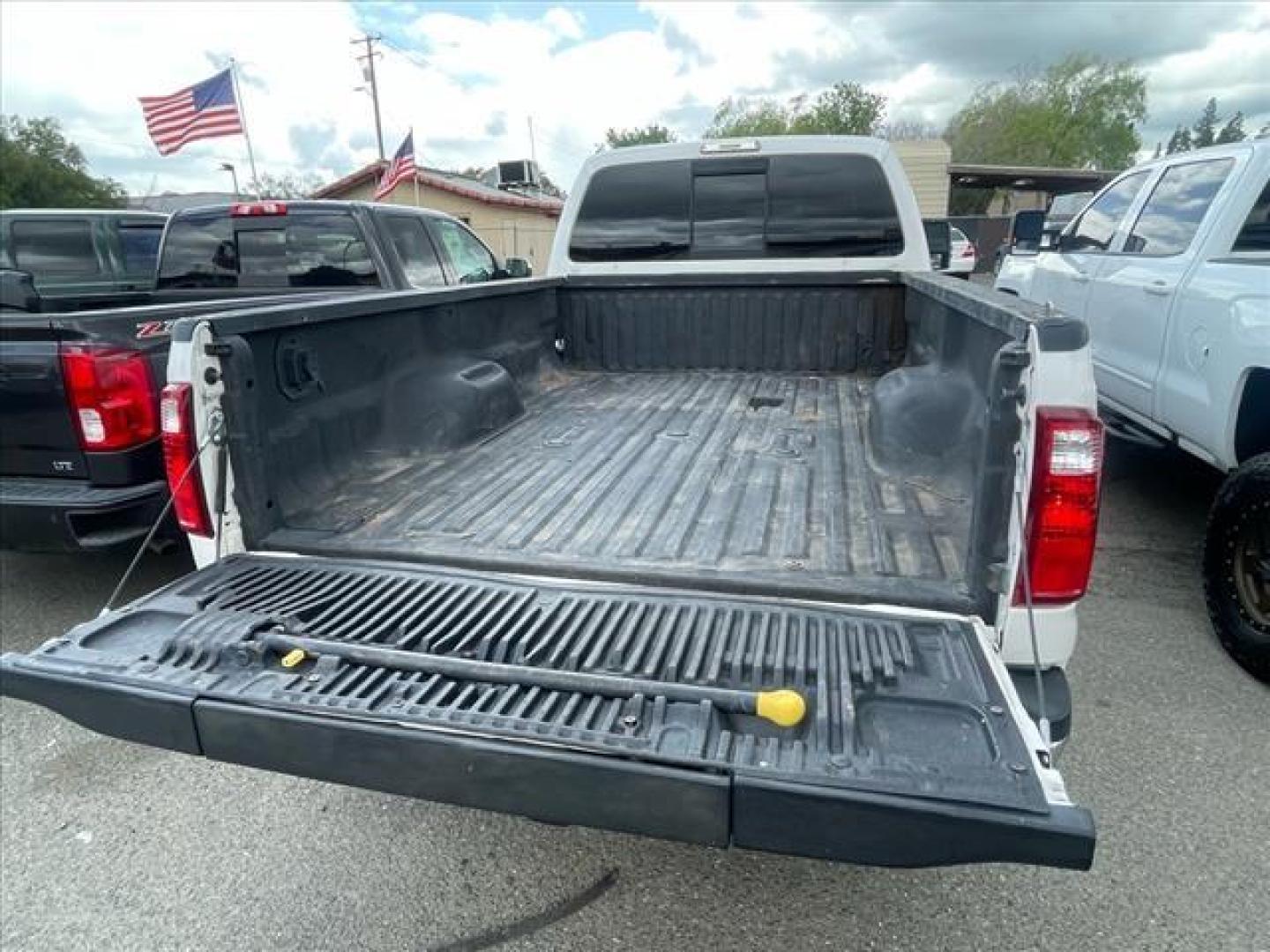 2012 Oxford White Ford F-350 Super Duty Lariat (1FT8W3BT1CE) with an 6.7L Power Stroke 6.7L Biodiesel Turbo V8 400hp 800ft. lbs. Common Rail Direct Injection engine, 6-Speed Shiftable Automatic transmission, located at 800 Riverside Ave, Roseville, CA, 95678, 916-773-4549 & Toll Free: 866-719-4393, 38.732265, -121.291039 - DIESEL CREW CAB 4X4 LARIAT MOON ROOF CLEAN CARFAX - Photo#12