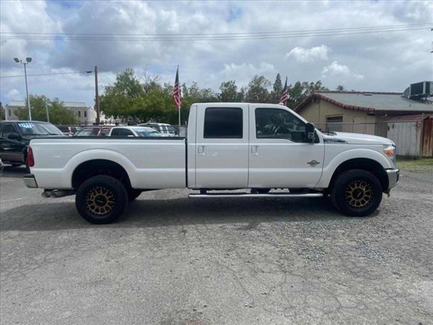2012 Oxford White Ford F-350 Super Duty Lariat (1FT8W3BT1CE) with an 6.7L Power Stroke 6.7L Biodiesel Turbo V8 400hp 800ft. lbs. Common Rail Direct Injection engine, 6-Speed Shiftable Automatic transmission, located at 800 Riverside Ave, Roseville, CA, 95678, 916-773-4549 & Toll Free: 866-719-4393, 38.732265, -121.291039 - DIESEL CREW CAB 4X4 LARIAT MOON ROOF CLEAN CARFAX - Photo#5