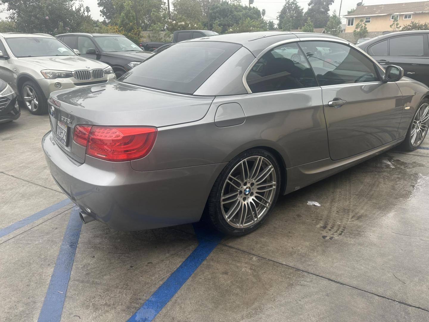 2013 Space Gray Metallic /Black BMW 3-Series 335i Convertible (WBADX7C56DJ) with an 3.0L L6 DOHC 24V engine, Automatic transmission, located at 30 S. Berkeley Avenue, Pasadena, CA, 91107, (626) 248-7567, 34.145447, -118.109398 - Convertible!! Navigation!! - Photo#9