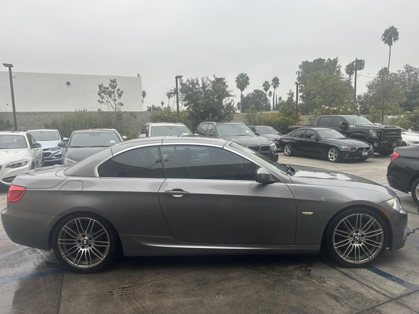 2013 Space Gray Metallic /Black BMW 3-Series 335i Convertible (WBADX7C56DJ) with an 3.0L L6 DOHC 24V engine, Automatic transmission, located at 30 S. Berkeley Avenue, Pasadena, CA, 91107, (626) 248-7567, 34.145447, -118.109398 - Convertible!! Navigation!! - Photo#10