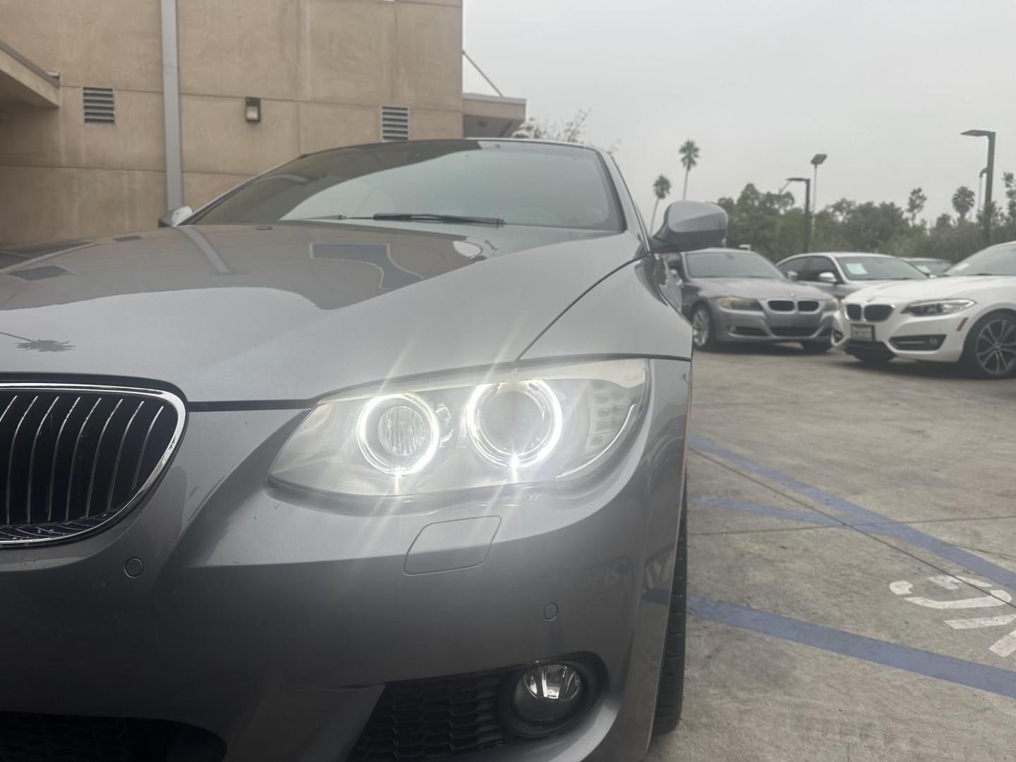 2013 Space Gray Metallic /Black BMW 3-Series 335i Convertible (WBADX7C56DJ) with an 3.0L L6 DOHC 24V engine, Automatic transmission, located at 30 S. Berkeley Avenue, Pasadena, CA, 91107, (626) 248-7567, 34.145447, -118.109398 - Convertible!! Navigation!! - Photo#13