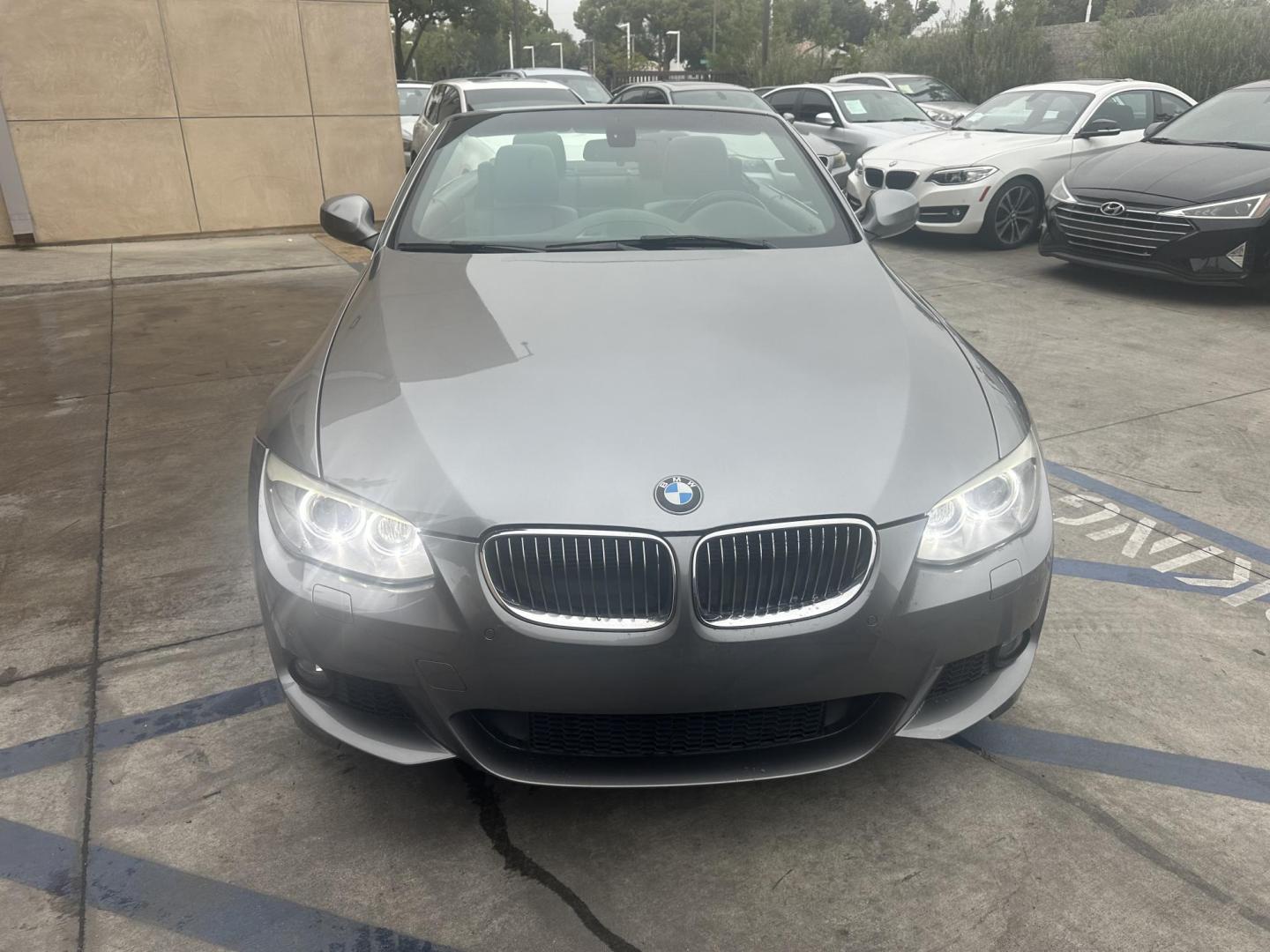 2013 Space Gray Metallic /Black BMW 3-Series 335i Convertible (WBADX7C56DJ) with an 3.0L L6 DOHC 24V engine, Automatic transmission, located at 30 S. Berkeley Avenue, Pasadena, CA, 91107, (626) 248-7567, 34.145447, -118.109398 - Convertible!! Navigation!! - Photo#17