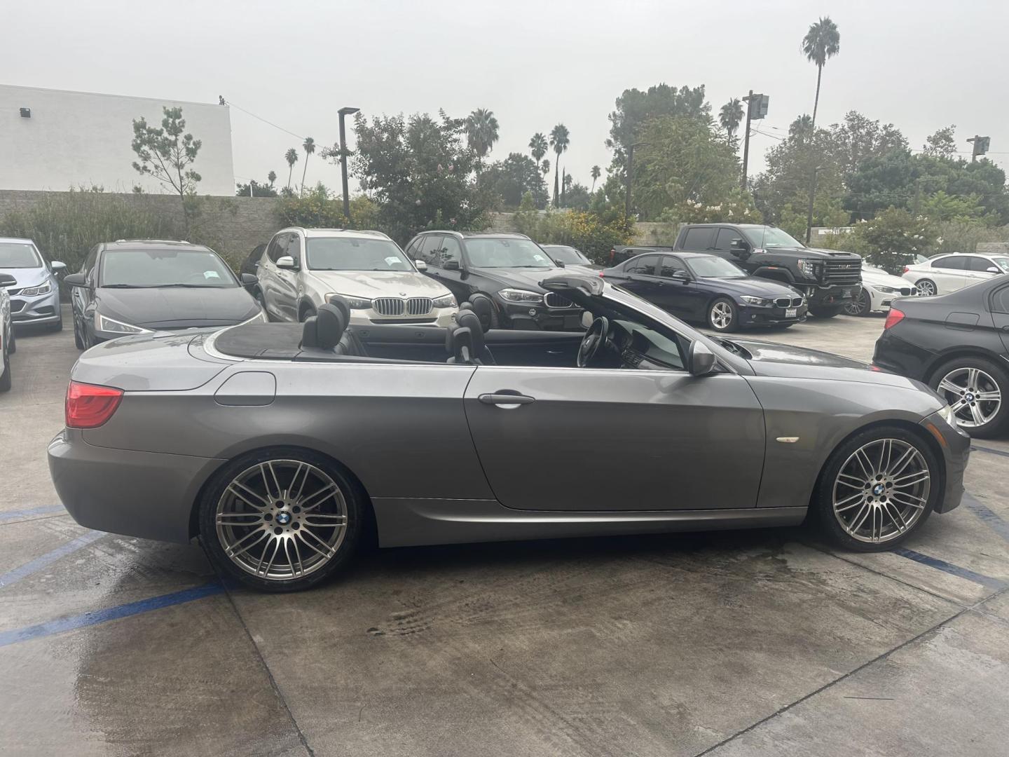 2013 Space Gray Metallic /Black BMW 3-Series 335i Convertible (WBADX7C56DJ) with an 3.0L L6 DOHC 24V engine, Automatic transmission, located at 30 S. Berkeley Avenue, Pasadena, CA, 91107, (626) 248-7567, 34.145447, -118.109398 - Convertible!! Navigation!! - Photo#20