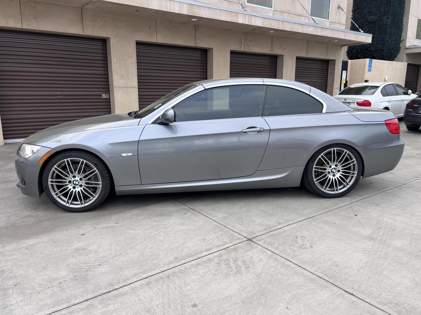 2013 Space Gray Metallic /Black BMW 3-Series 335i Convertible (WBADX7C56DJ) with an 3.0L L6 DOHC 24V engine, Automatic transmission, located at 30 S. Berkeley Avenue, Pasadena, CA, 91107, (626) 248-7567, 34.145447, -118.109398 - Convertible!! Navigation!! - Photo#1