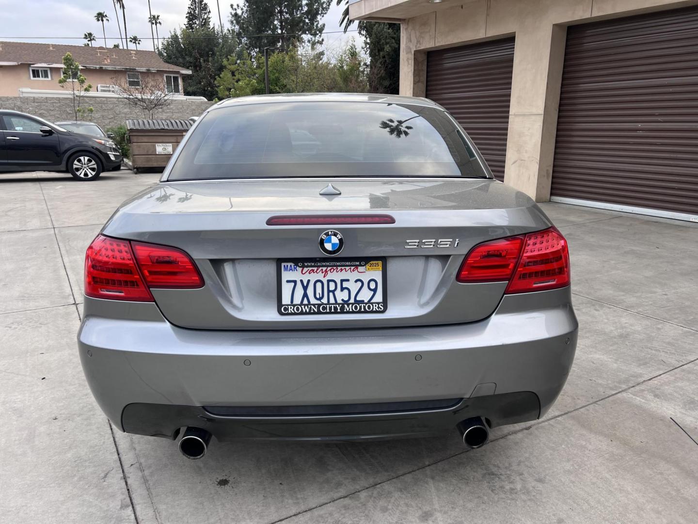 2013 Space Gray Metallic /Black BMW 3-Series 335i Convertible (WBADX7C56DJ) with an 3.0L L6 DOHC 24V engine, Automatic transmission, located at 30 S. Berkeley Avenue, Pasadena, CA, 91107, (626) 248-7567, 34.145447, -118.109398 - Convertible!! Navigation!! - Photo#32