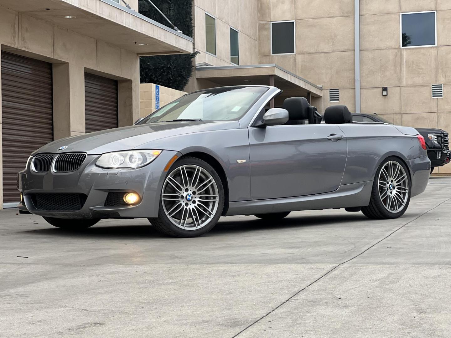 2013 Space Gray Metallic /Black BMW 3-Series 335i Convertible (WBADX7C56DJ) with an 3.0L L6 DOHC 24V engine, Automatic transmission, located at 30 S. Berkeley Avenue, Pasadena, CA, 91107, (626) 248-7567, 34.145447, -118.109398 - Convertible!! Navigation!! - Photo#0