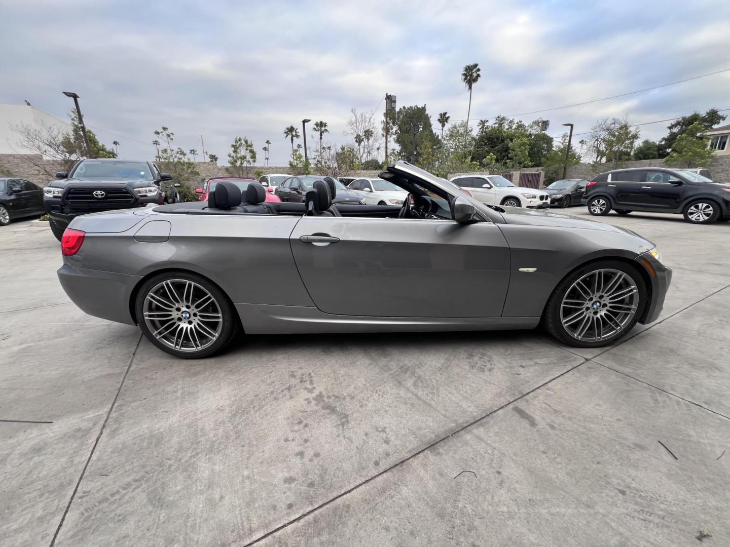 2013 Space Gray Metallic /Black BMW 3-Series 335i Convertible (WBADX7C56DJ) with an 3.0L L6 DOHC 24V engine, Automatic transmission, located at 30 S. Berkeley Avenue, Pasadena, CA, 91107, (626) 248-7567, 34.145447, -118.109398 - Convertible!! Navigation!! - Photo#41