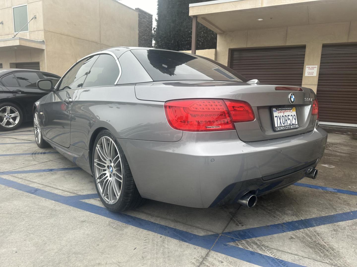 2013 Space Gray Metallic /Black BMW 3-Series 335i Convertible (WBADX7C56DJ) with an 3.0L L6 DOHC 24V engine, Automatic transmission, located at 30 S. Berkeley Avenue, Pasadena, CA, 91107, (626) 248-7567, 34.145447, -118.109398 - Convertible!! Navigation!! - Photo#5