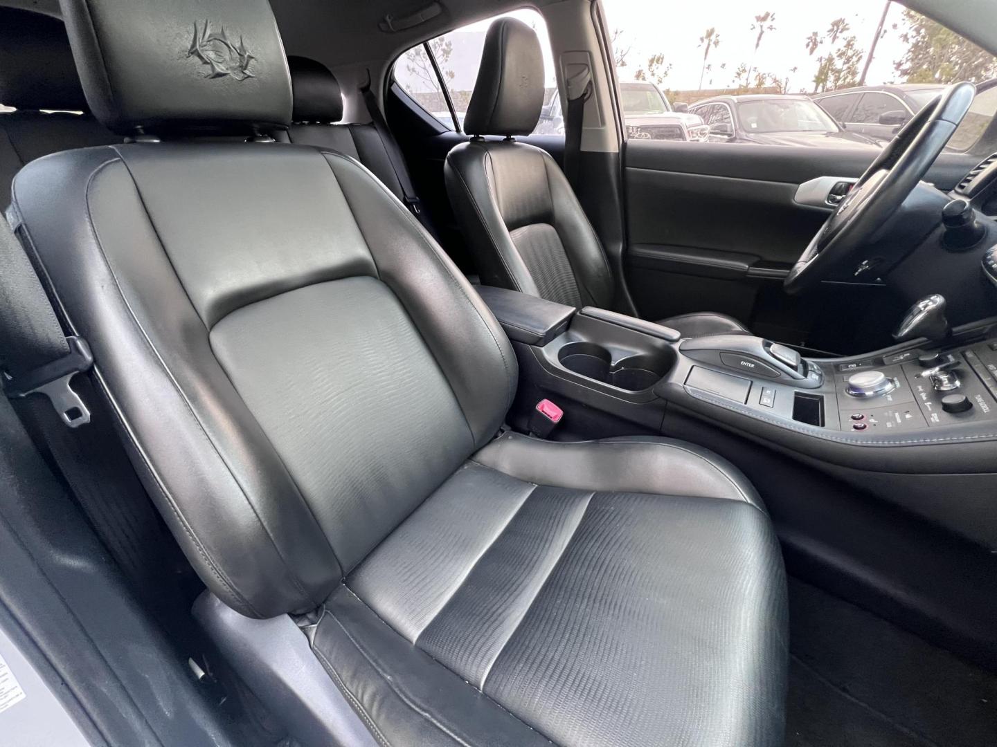 2013 Silver Metallic /black Lexus CT 200h Base (JTHKD5BH1D2) with an 1.8L L4 HYBRID engine, Continuously Variable Transmission transmission, located at 30 S. Berkeley Avenue, Pasadena, CA, 91107, (626) 248-7567, 34.145447, -118.109398 - Crown City Motors is a used “Buy Here Pay Here” car dealer in Pasadena CA. “Buy Here Pay Here” financing, means that when you purchase your vehicle from our dealership, that you make the payments to the dealership as well. We do not need the banks approval to get you approved for a used auto - Photo#19