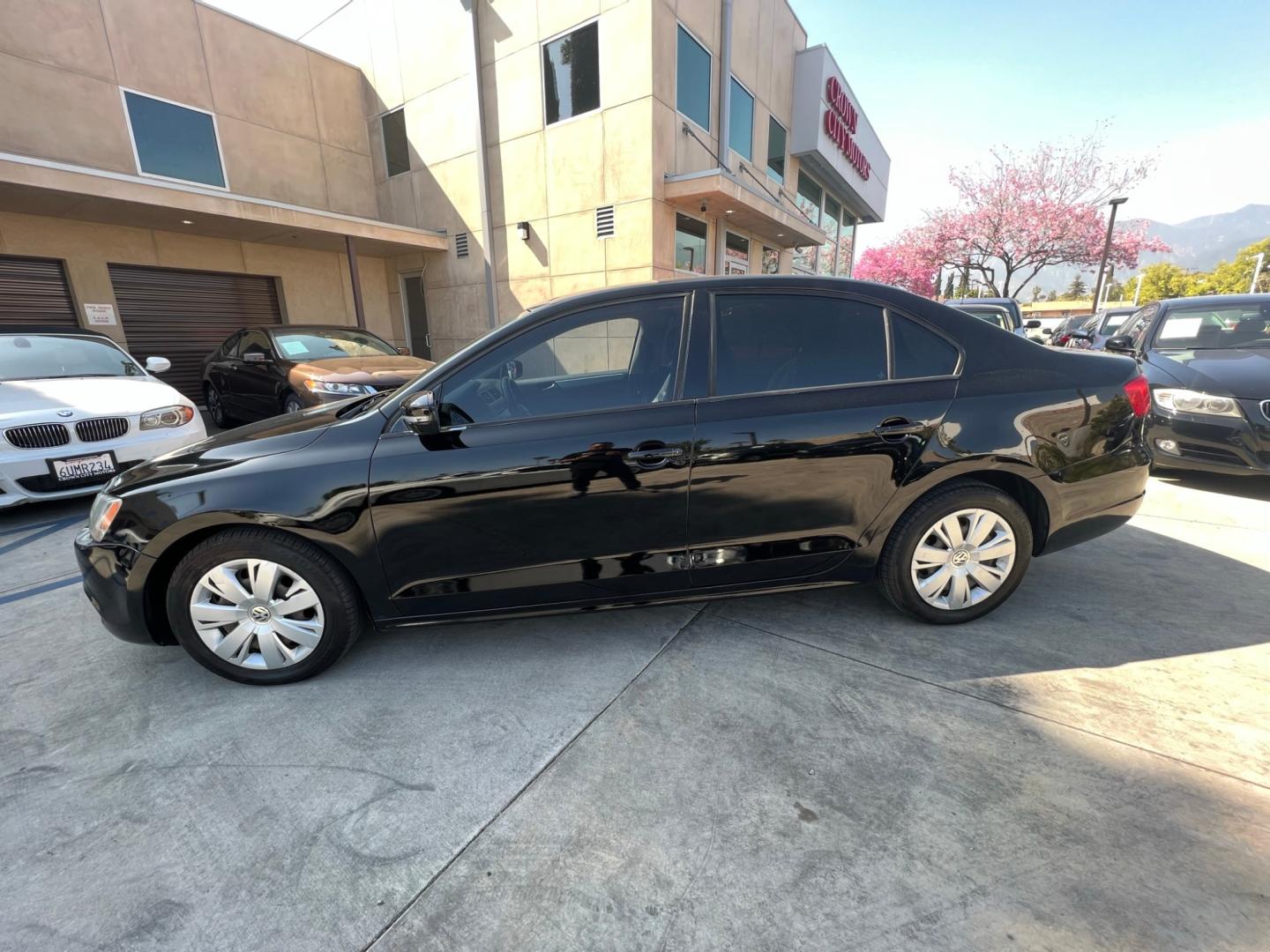 2013 /Black Volkswagen Jetta SE (3VWDP7AJ2DM) with an 2.5L L5 DOHC 20V engine, AUTOMATIC transmission, located at 30 S. Berkeley Avenue, Pasadena, CA, 91107, (626) 248-7567, 34.145447, -118.109398 - New Tires! Nice Interior! Looks and Drives good! *this vehicle has had prior structural damage. Bad credit? We can help! We are the bank. All our cars are thoroughly inspected and reconditioned by our technicians. FREE CARFAX report. Stop by or call to speak with our friendly staff. Whether you h - Photo#1