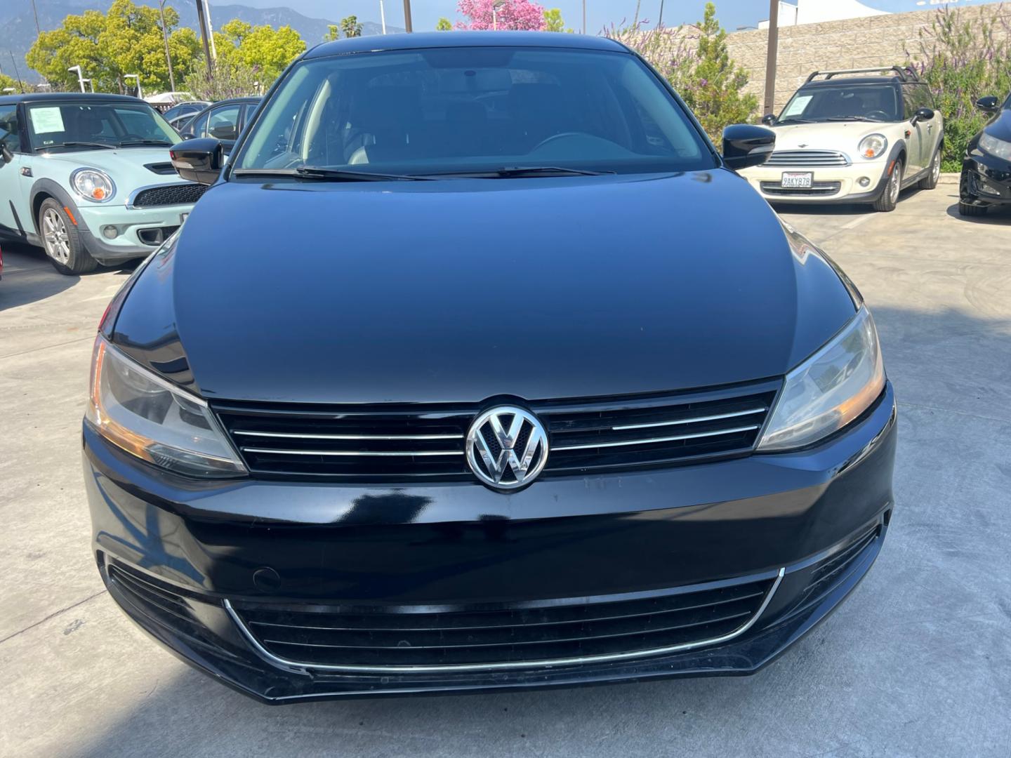 2013 /Black Volkswagen Jetta SE (3VWDP7AJ2DM) with an 2.5L L5 DOHC 20V engine, AUTOMATIC transmission, located at 30 S. Berkeley Avenue, Pasadena, CA, 91107, (626) 248-7567, 34.145447, -118.109398 - New Tires! Nice Interior! Looks and Drives good! *this vehicle has had prior structural damage. Bad credit? We can help! We are the bank. All our cars are thoroughly inspected and reconditioned by our technicians. FREE CARFAX report. Stop by or call to speak with our friendly staff. Whether you h - Photo#5