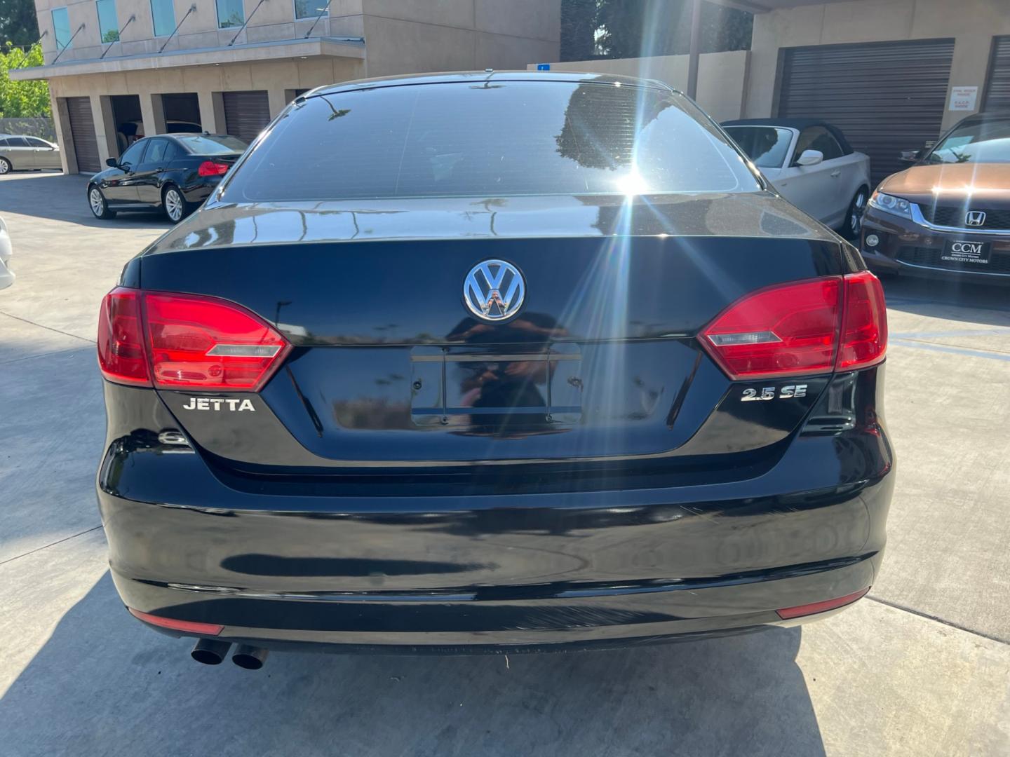 2013 /Black Volkswagen Jetta SE (3VWDP7AJ2DM) with an 2.5L L5 DOHC 20V engine, AUTOMATIC transmission, located at 30 S. Berkeley Avenue, Pasadena, CA, 91107, (626) 248-7567, 34.145447, -118.109398 - New Tires! Nice Interior! Looks and Drives good! *this vehicle has had prior structural damage. Bad credit? We can help! We are the bank. All our cars are thoroughly inspected and reconditioned by our technicians. FREE CARFAX report. Stop by or call to speak with our friendly staff. Whether you h - Photo#3