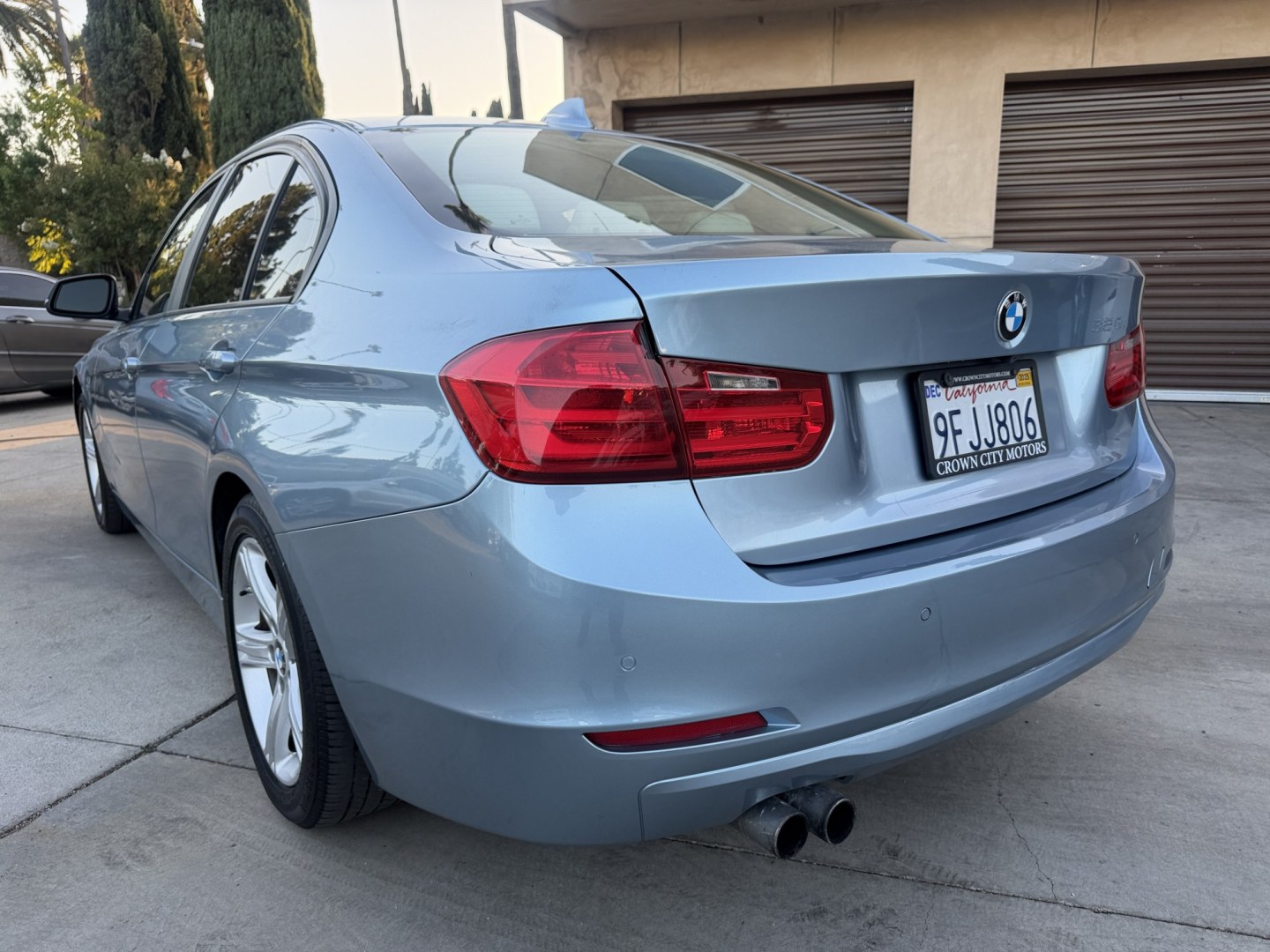 2013 Le Mans Blue Metallic /Black BMW 3-Series 328i Sedan - SULEV (WBA3C1G53DN) with an 2.0L L4 DOHC 16V engine, Automatic transmission, located at 30 S. Berkeley Avenue, Pasadena, CA, 91107, (626) 248-7567, 34.145447, -118.109398 - Decoding VIN WBA3C1G53DNN93466: Vehicle: 2013 BMW 3 Series 328i Sedan (F30 Generation) Engine: 2.0L TwinPower Turbo Inline 4-Cylinder Drivetrain: Rear-Wheel Drive (RWD) Another strong F30 328i Sedan for your inventory. These modern 3 Series sedans continue to be volume movers on a Buy He- Photo#2