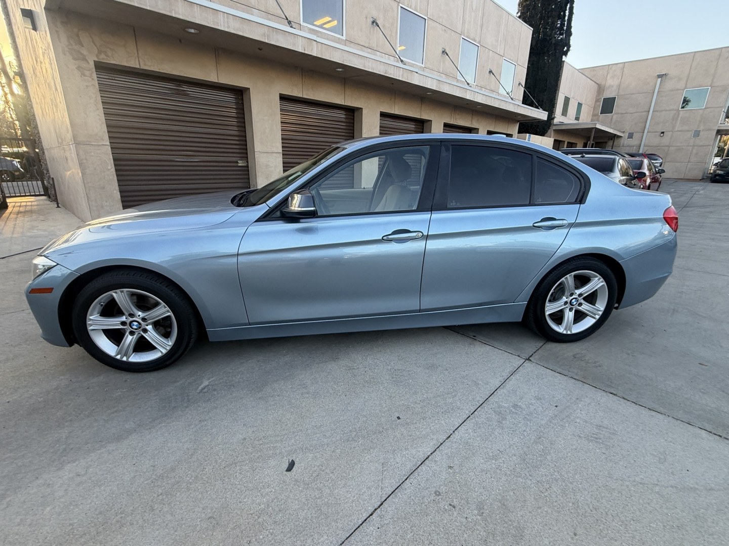 2013 Le Mans Blue Metallic /Black BMW 3-Series 328i Sedan - SULEV (WBA3C1G53DN) with an 2.0L L4 DOHC 16V engine, Automatic transmission, located at 30 S. Berkeley Avenue, Pasadena, CA, 91107, (626) 248-7567, 34.145447, -118.109398 - Decoding VIN WBA3C1G53DNN93466: Vehicle: 2013 BMW 3 Series 328i Sedan (F30 Generation) Engine: 2.0L TwinPower Turbo Inline 4-Cylinder Drivetrain: Rear-Wheel Drive (RWD) Another strong F30 328i Sedan for your inventory. These modern 3 Series sedans continue to be volume movers on a Buy He- Photo#1