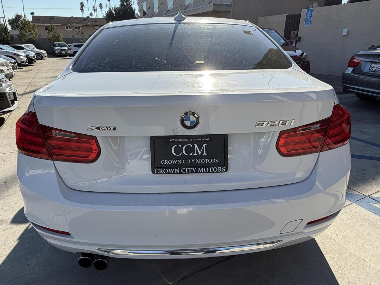 2013 White /black BMW 3-Series 328i xDrive Sedan (WBA3B3C58DF) with an 2.0L L4 DOHC 16V engine, located at 30 S. Berkeley Avenue, Pasadena, CA, 91107, (626) 248-7567, 34.145447, -118.109398 - Crown City Motors is a used “Buy Here Pay Here” car dealer in Pasadena CA. “Buy Here Pay Here” financing, means that when you purchase your vehicle from our dealership, that you make the payments to the dealership as well. We do not need the banks approval to get you approved for a used auto- Photo#3