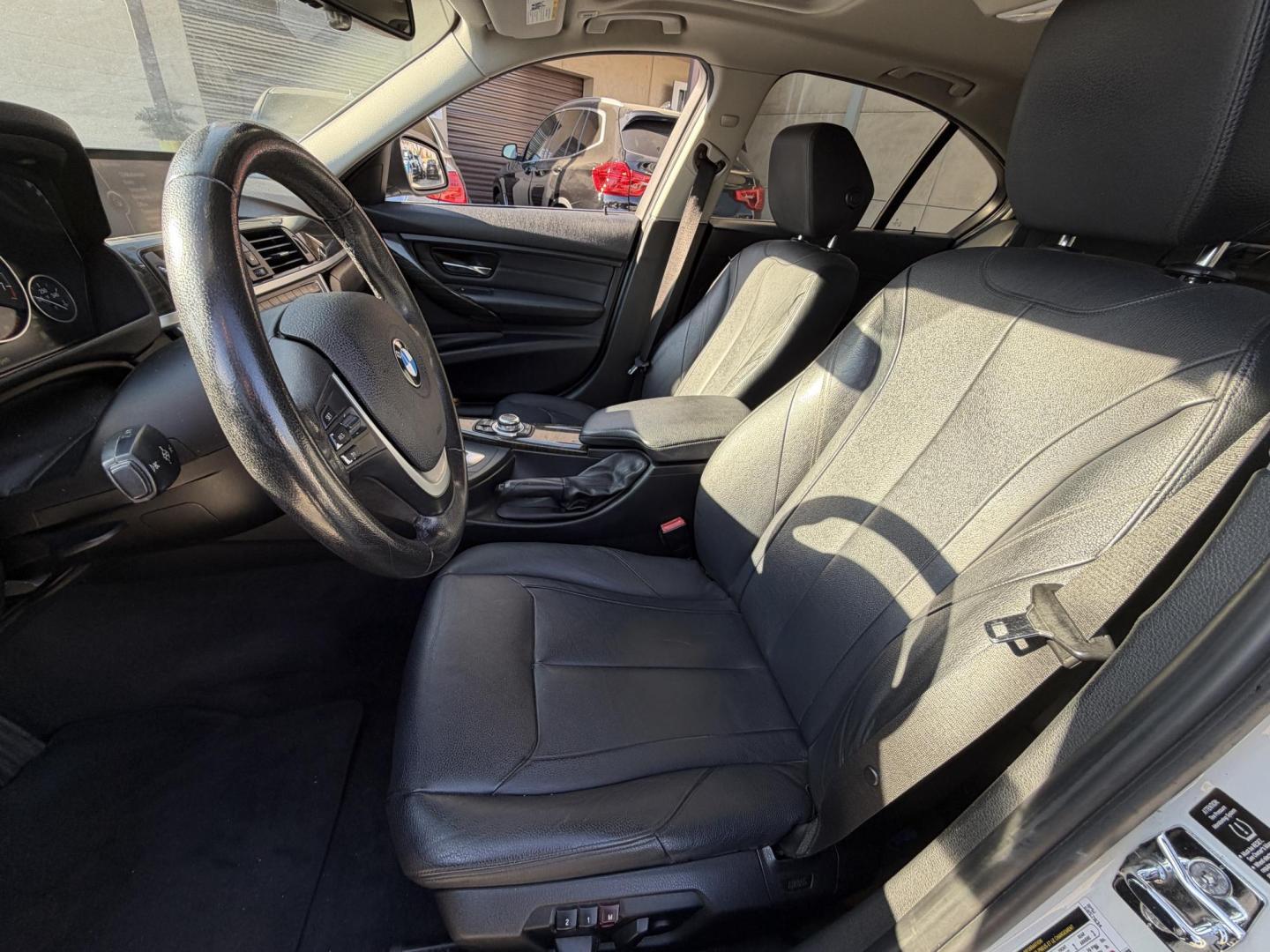 2013 White /black BMW 3-Series 328i xDrive Sedan (WBA3B3C58DF) with an 2.0L L4 DOHC 16V engine, located at 30 S. Berkeley Avenue, Pasadena, CA, 91107, (626) 248-7567, 34.145447, -118.109398 - Crown City Motors is a used “Buy Here Pay Here” car dealer in Pasadena CA. “Buy Here Pay Here” financing, means that when you purchase your vehicle from our dealership, that you make the payments to the dealership as well. We do not need the banks approval to get you approved for a used auto- Photo#5