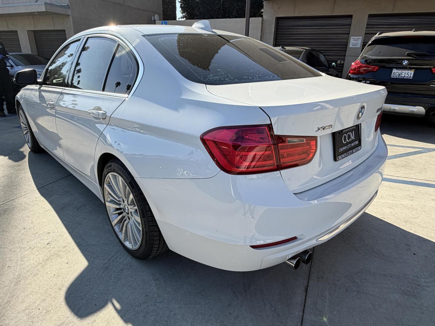 2013 White /black BMW 3-Series 328i xDrive Sedan (WBA3B3C58DF) with an 2.0L L4 DOHC 16V engine, located at 30 S. Berkeley Avenue, Pasadena, CA, 91107, (626) 248-7567, 34.145447, -118.109398 - Crown City Motors is a used “Buy Here Pay Here” car dealer in Pasadena CA. “Buy Here Pay Here” financing, means that when you purchase your vehicle from our dealership, that you make the payments to the dealership as well. We do not need the banks approval to get you approved for a used auto- Photo#4