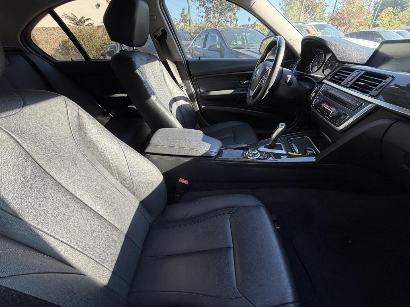 2013 White /black BMW 3-Series 328i xDrive Sedan (WBA3B3C58DF) with an 2.0L L4 DOHC 16V engine, located at 30 S. Berkeley Avenue, Pasadena, CA, 91107, (626) 248-7567, 34.145447, -118.109398 - Crown City Motors is a used “Buy Here Pay Here” car dealer in Pasadena CA. “Buy Here Pay Here” financing, means that when you purchase your vehicle from our dealership, that you make the payments to the dealership as well. We do not need the banks approval to get you approved for a used auto- Photo#9