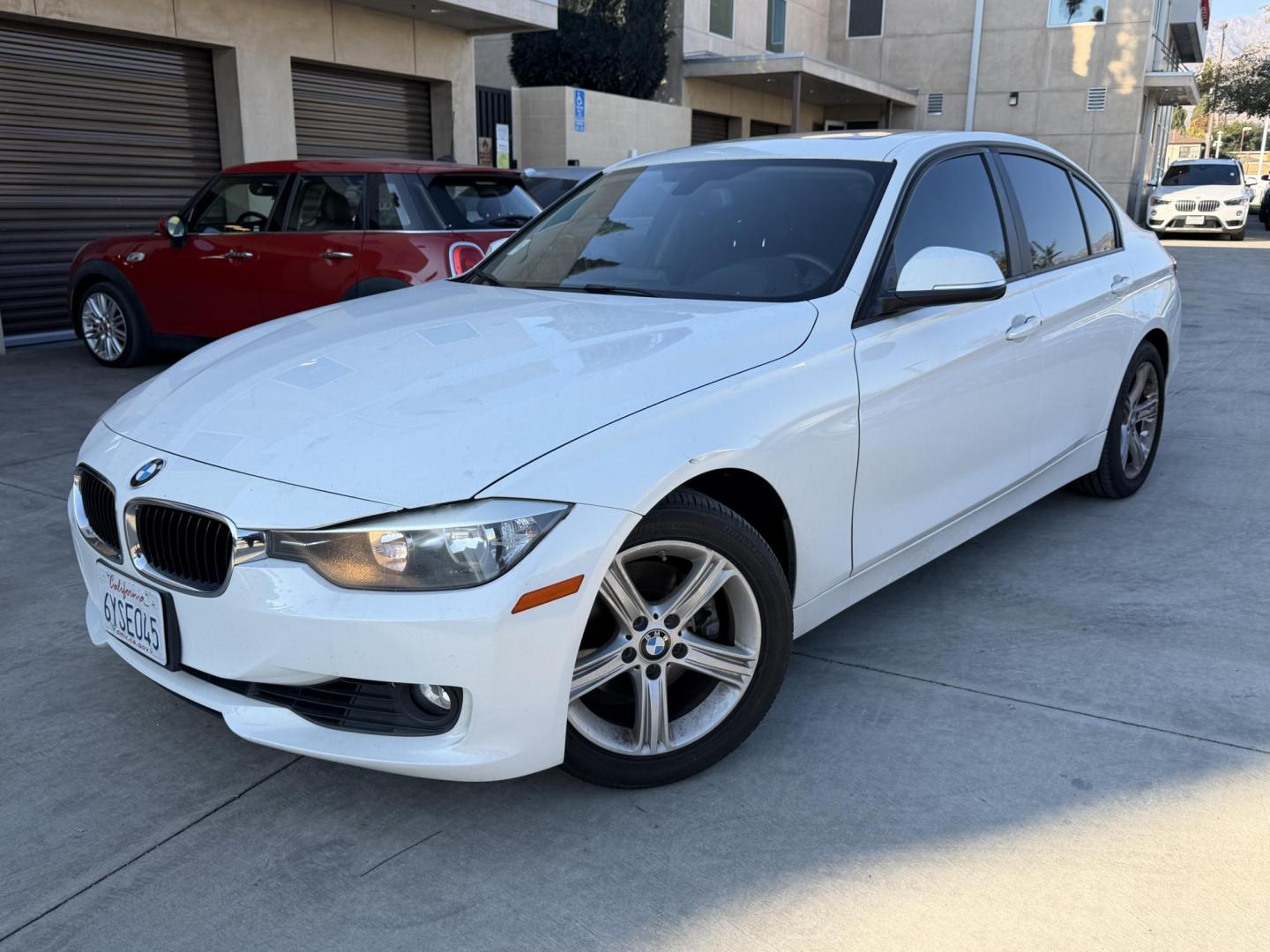 2013 White /BLACK BMW 3-Series 328i Sedan (WBA3A5C54DF) with an 2.0L L4 DOHC 16V engine, located at 30 S. Berkeley Avenue, Pasadena, CA, 91107, (626) 248-7567, 34.145447, -118.109398 - Crown City Motors is a used “Buy Here Pay Here” car dealer in Pasadena CA. “Buy Here Pay Here” financing, means that when you purchase your vehicle from our dealership, that you make the payments to the dealership as well. We do not need the banks approval to get you approved for a used auto- Photo#0