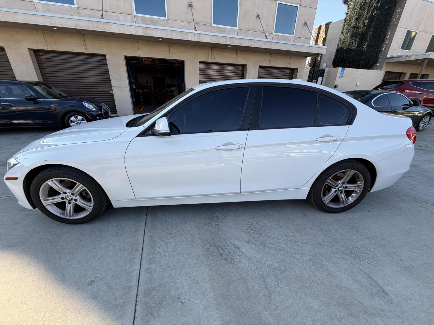 2013 White /BLACK BMW 3-Series 328i Sedan (WBA3A5C54DF) with an 2.0L L4 DOHC 16V engine, located at 30 S. Berkeley Avenue, Pasadena, CA, 91107, (626) 248-7567, 34.145447, -118.109398 - Crown City Motors is a used “Buy Here Pay Here” car dealer in Pasadena CA. “Buy Here Pay Here” financing, means that when you purchase your vehicle from our dealership, that you make the payments to the dealership as well. We do not need the banks approval to get you approved for a used auto- Photo#1