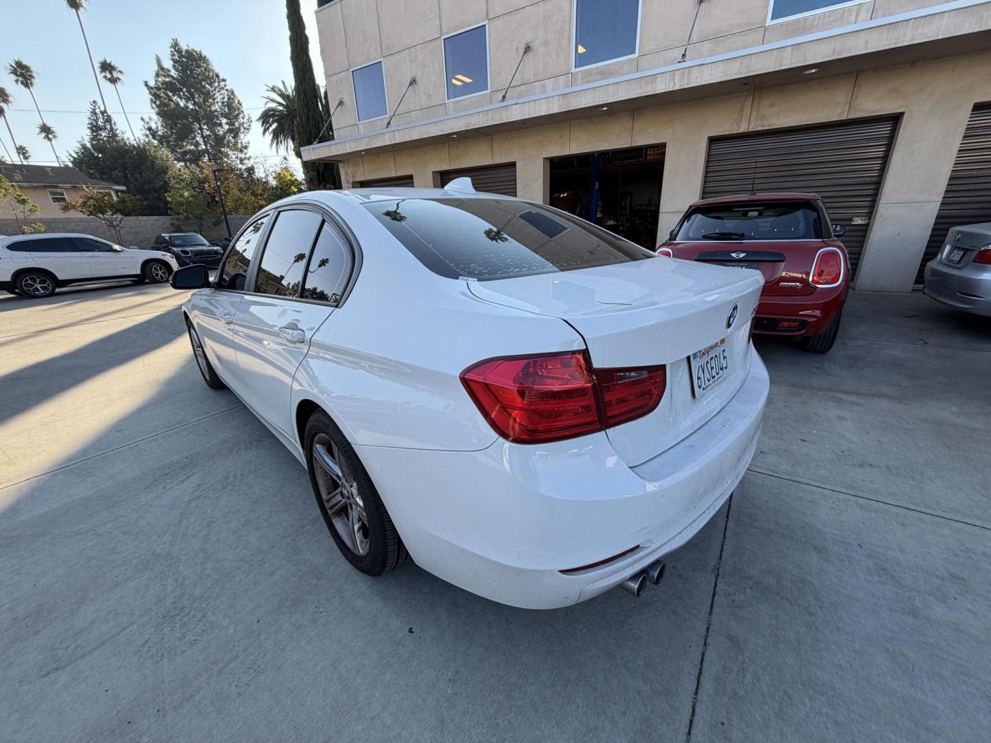 2013 White /BLACK BMW 3-Series 328i Sedan (WBA3A5C54DF) with an 2.0L L4 DOHC 16V engine, located at 30 S. Berkeley Avenue, Pasadena, CA, 91107, (626) 248-7567, 34.145447, -118.109398 - Crown City Motors is a used “Buy Here Pay Here” car dealer in Pasadena CA. “Buy Here Pay Here” financing, means that when you purchase your vehicle from our dealership, that you make the payments to the dealership as well. We do not need the banks approval to get you approved for a used auto- Photo#2