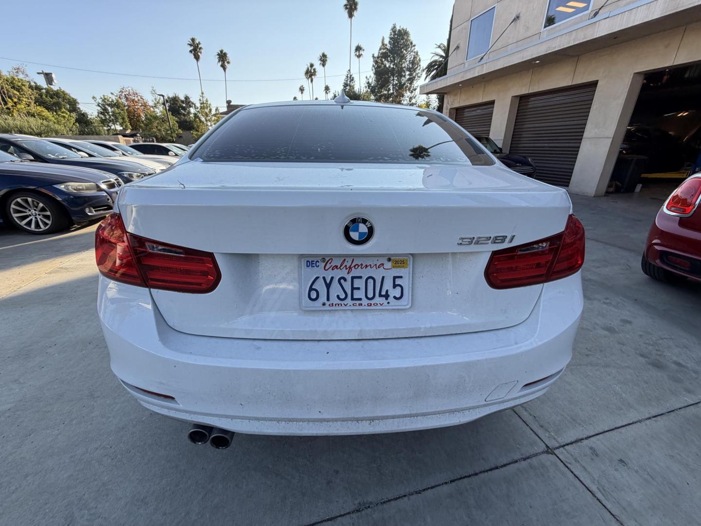 2013 White /BLACK BMW 3-Series 328i Sedan (WBA3A5C54DF) with an 2.0L L4 DOHC 16V engine, located at 30 S. Berkeley Avenue, Pasadena, CA, 91107, (626) 248-7567, 34.145447, -118.109398 - Crown City Motors is a used “Buy Here Pay Here” car dealer in Pasadena CA. “Buy Here Pay Here” financing, means that when you purchase your vehicle from our dealership, that you make the payments to the dealership as well. We do not need the banks approval to get you approved for a used auto- Photo#3