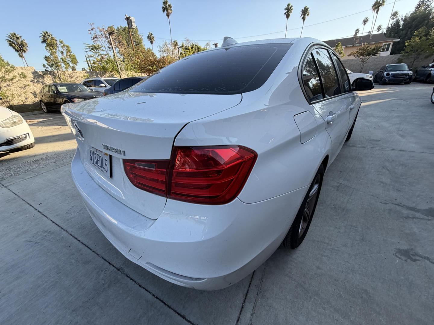 2013 White /BLACK BMW 3-Series 328i Sedan (WBA3A5C54DF) with an 2.0L L4 DOHC 16V engine, located at 30 S. Berkeley Avenue, Pasadena, CA, 91107, (626) 248-7567, 34.145447, -118.109398 - Crown City Motors is a used “Buy Here Pay Here” car dealer in Pasadena CA. “Buy Here Pay Here” financing, means that when you purchase your vehicle from our dealership, that you make the payments to the dealership as well. We do not need the banks approval to get you approved for a used auto- Photo#4