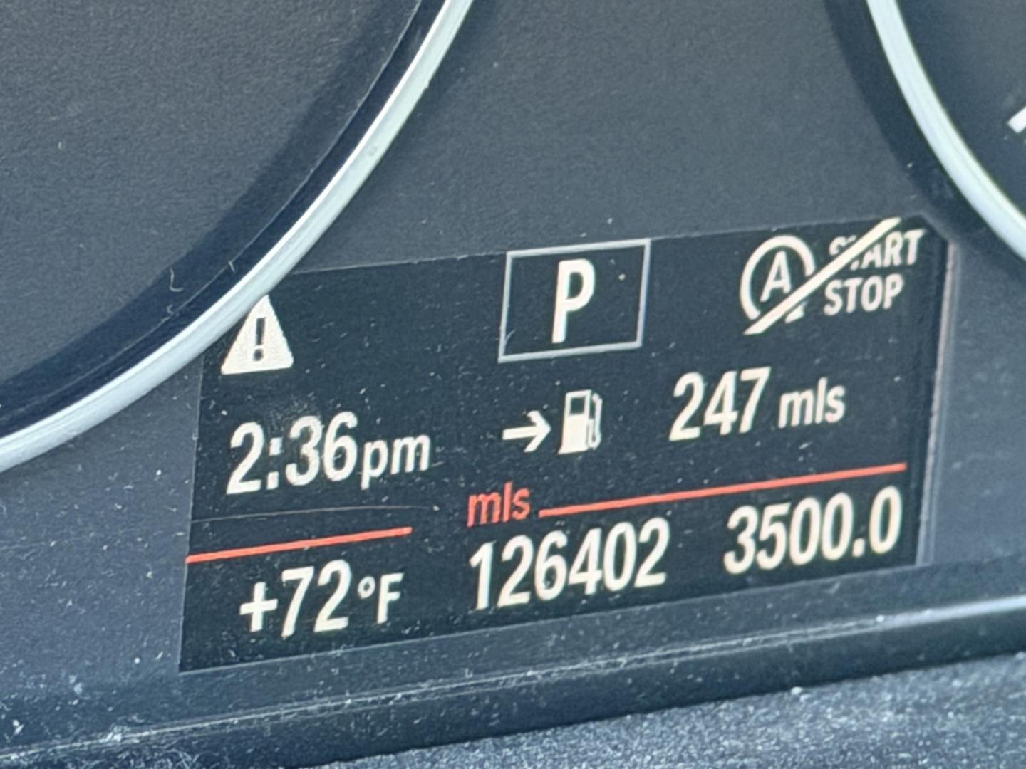 2013 White /BLACK BMW 3-Series 328i Sedan (WBA3A5C54DF) with an 2.0L L4 DOHC 16V engine, located at 30 S. Berkeley Avenue, Pasadena, CA, 91107, (626) 248-7567, 34.145447, -118.109398 - Crown City Motors is a used “Buy Here Pay Here” car dealer in Pasadena CA. “Buy Here Pay Here” financing, means that when you purchase your vehicle from our dealership, that you make the payments to the dealership as well. We do not need the banks approval to get you approved for a used auto- Photo#6
