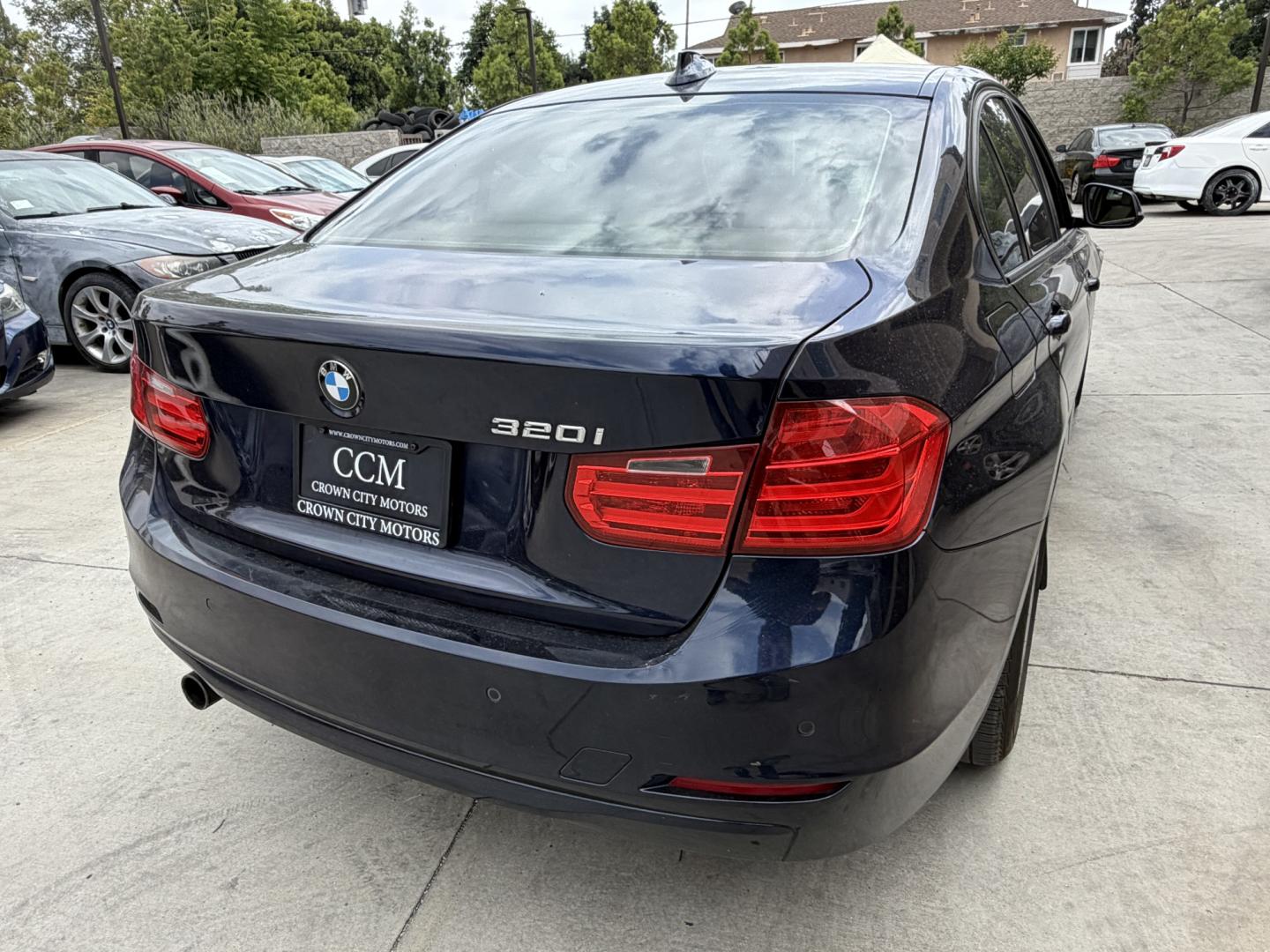 2013 BLUE BMW 3-Series 320i Sedan (WBA3B1C54DF) with an 2.0L L4 DOHC 16V engine, located at 30 S. Berkeley Avenue, Pasadena, CA, 91107, (626) 248-7567, 34.145447, -118.109398 - Photo#6