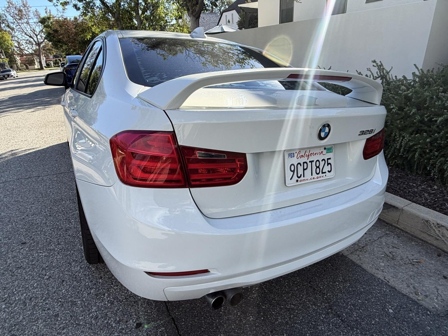 2013 White /Black BMW 3-Series 328i Sedan (WBA3A5C51DF) with an 2.0L L4 DOHC 16V engine, located at 30 S. Berkeley Avenue, Pasadena, CA, 91107, (626) 248-7567, 34.145447, -118.109398- Photo#2